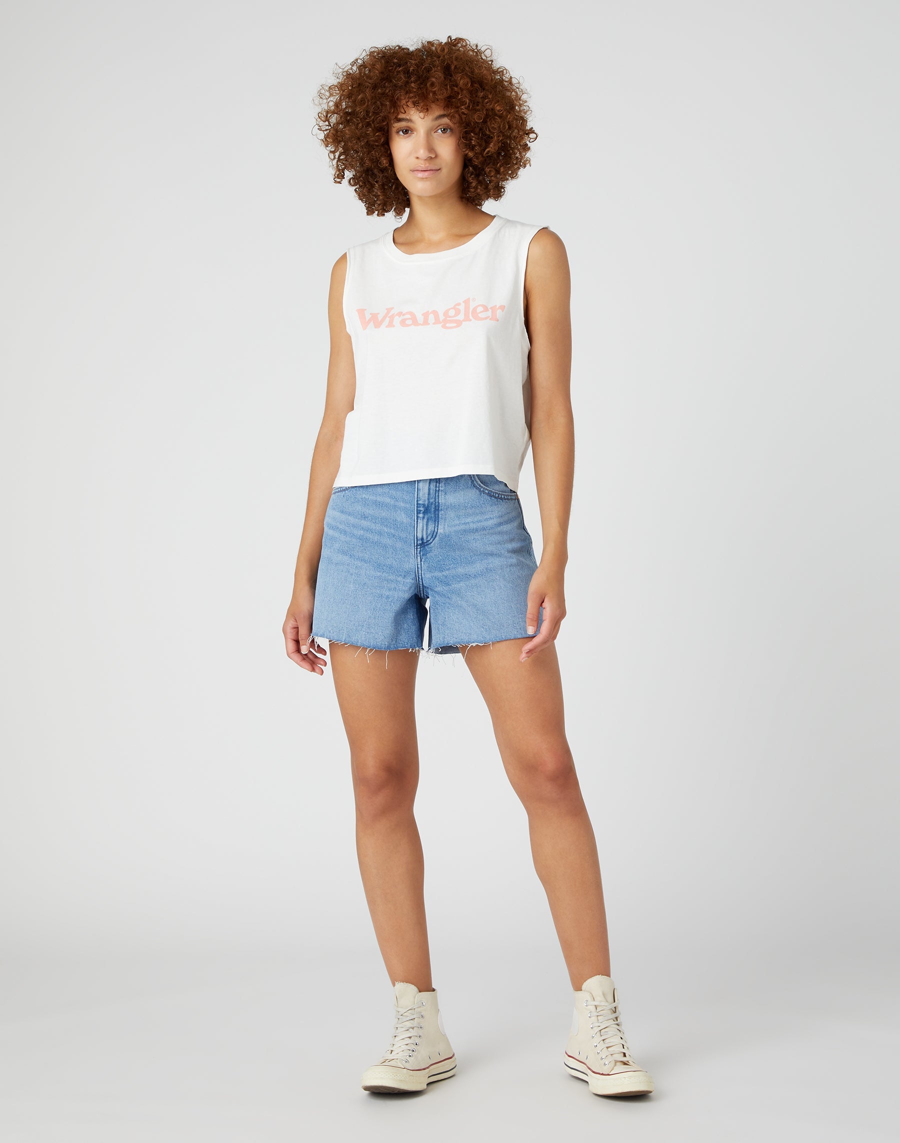 Donna en short en jean Lost Control Wrangler