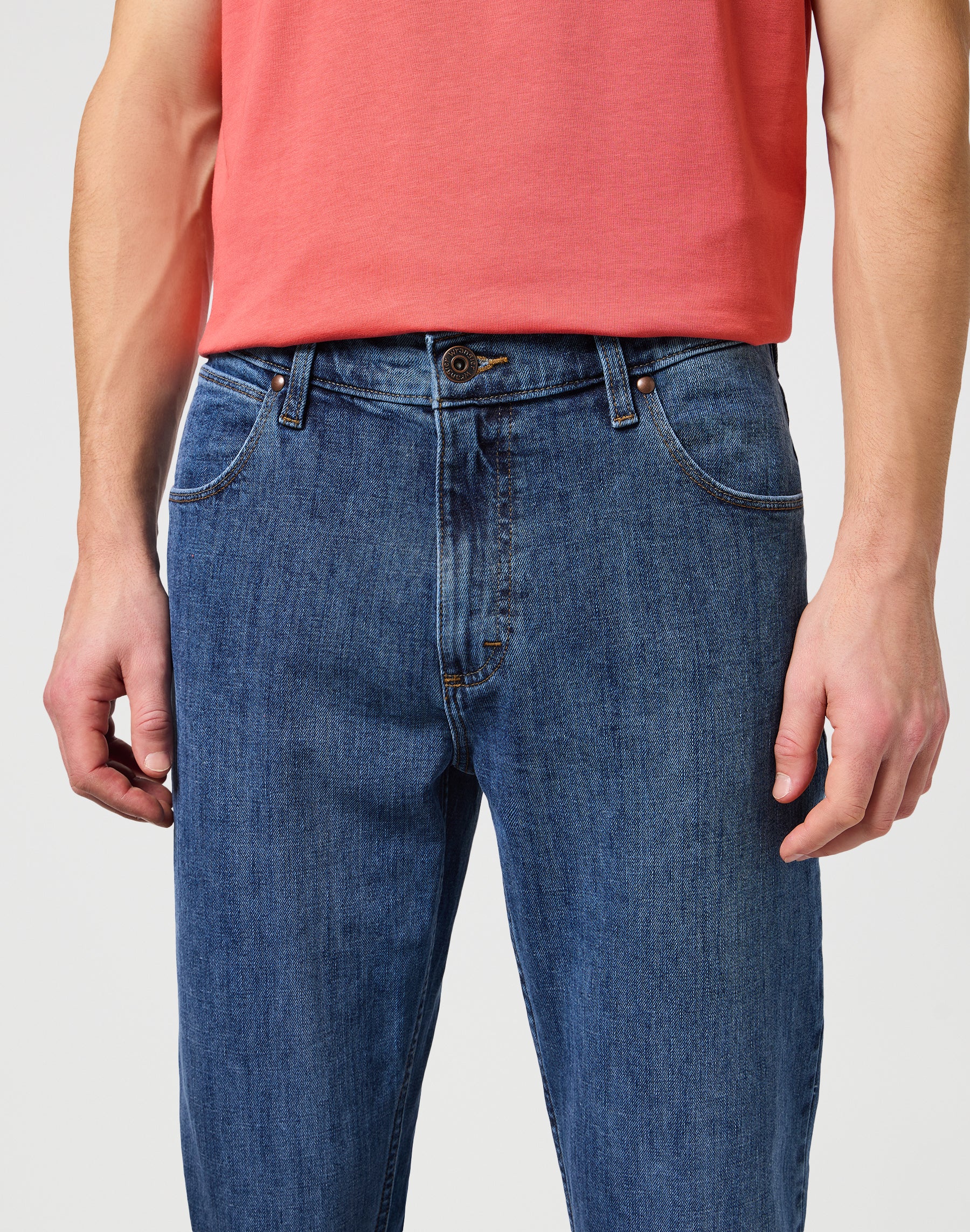 Authentic Straight in Mid Stone Jeans Wrangler   