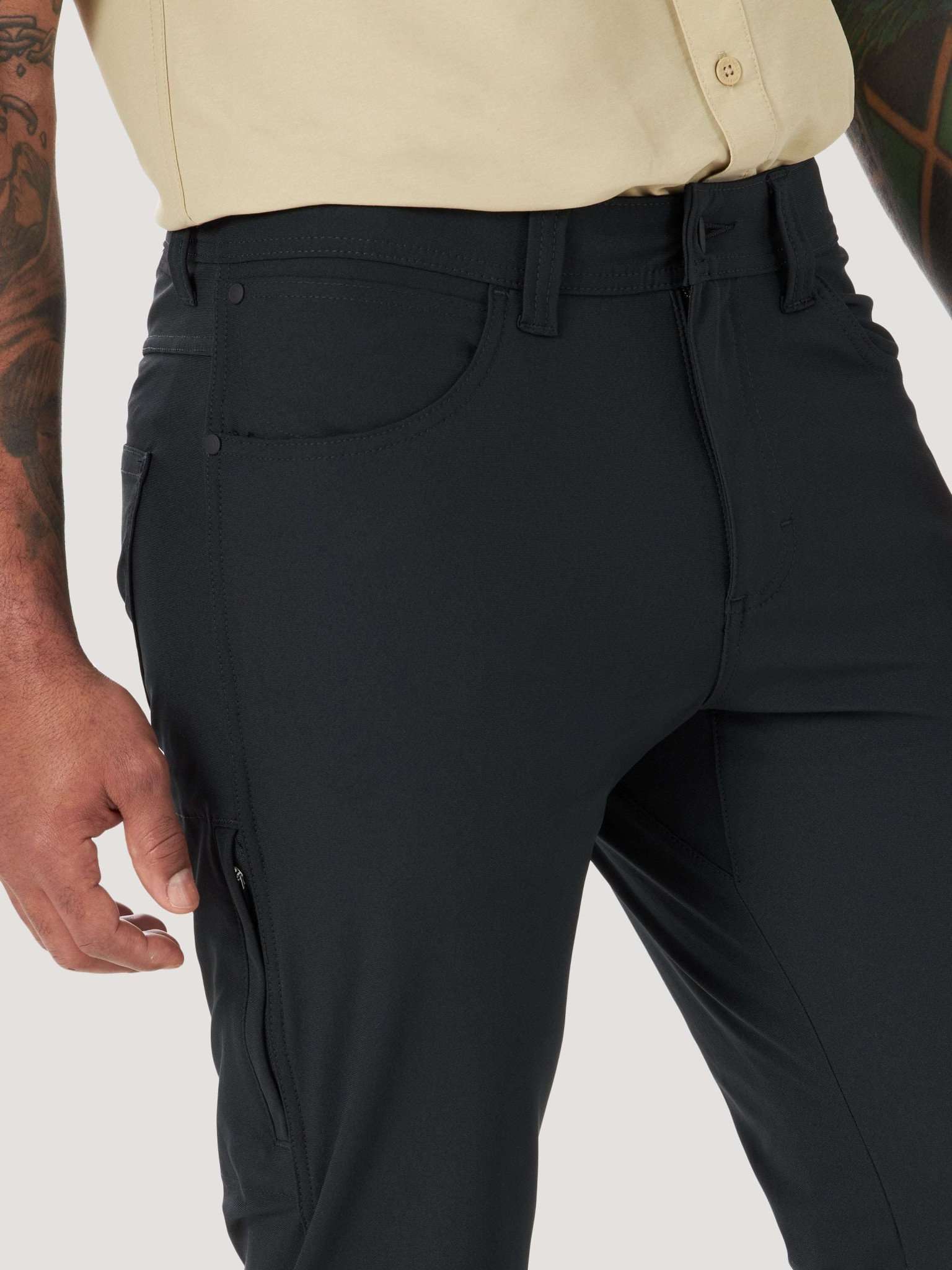 FWDS 5 Pocket Pantalon en noir Wrangler   