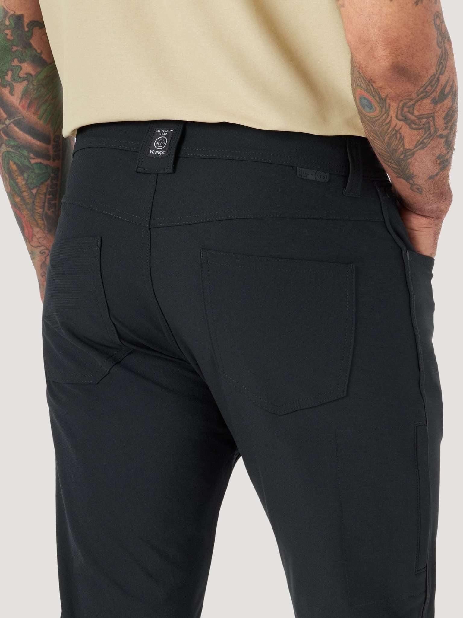 FWDS 5 Pocket Pantalon en noir Wrangler   