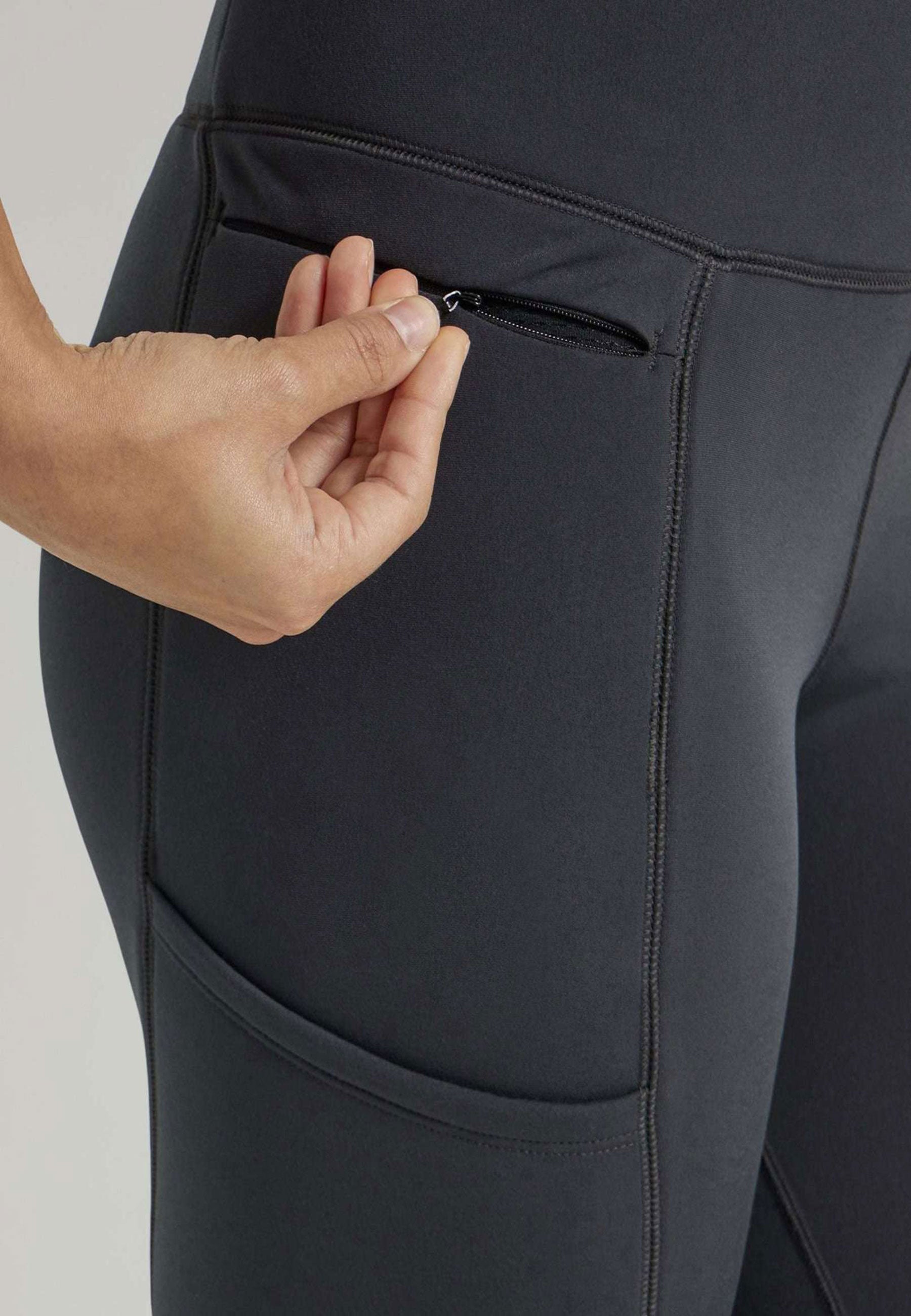 Brushed Back Legging in Jet Black Pantalon Wrangler   