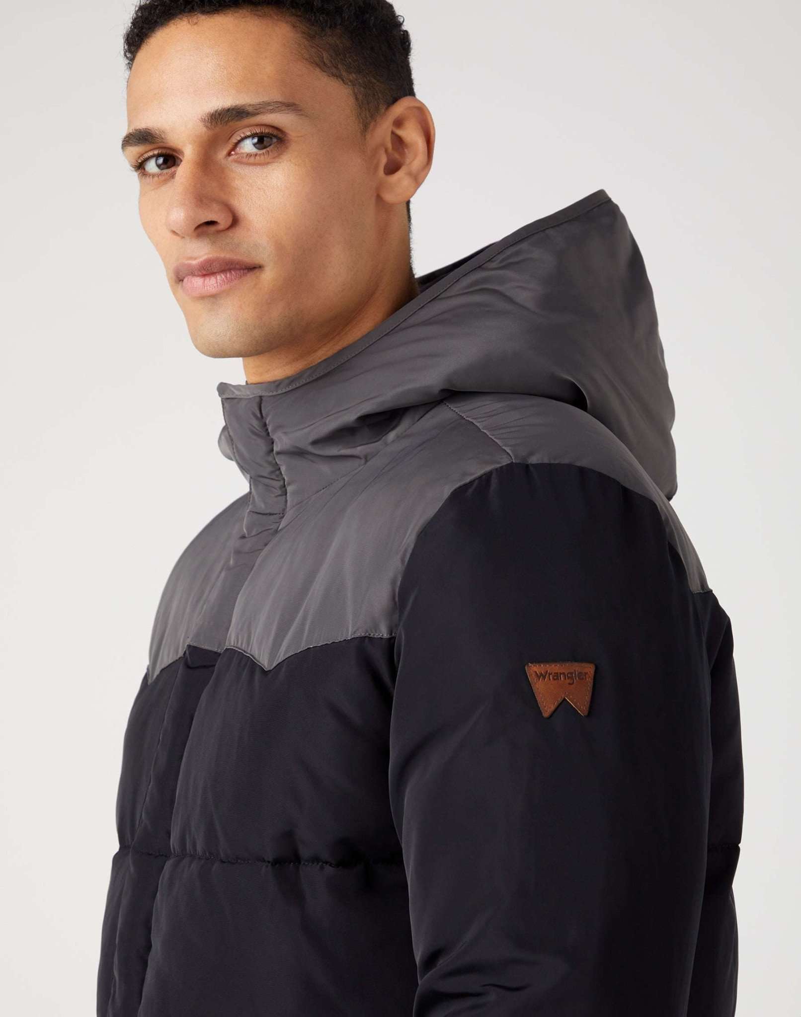 Puffer Jacket in Black Vestes Wrangler   