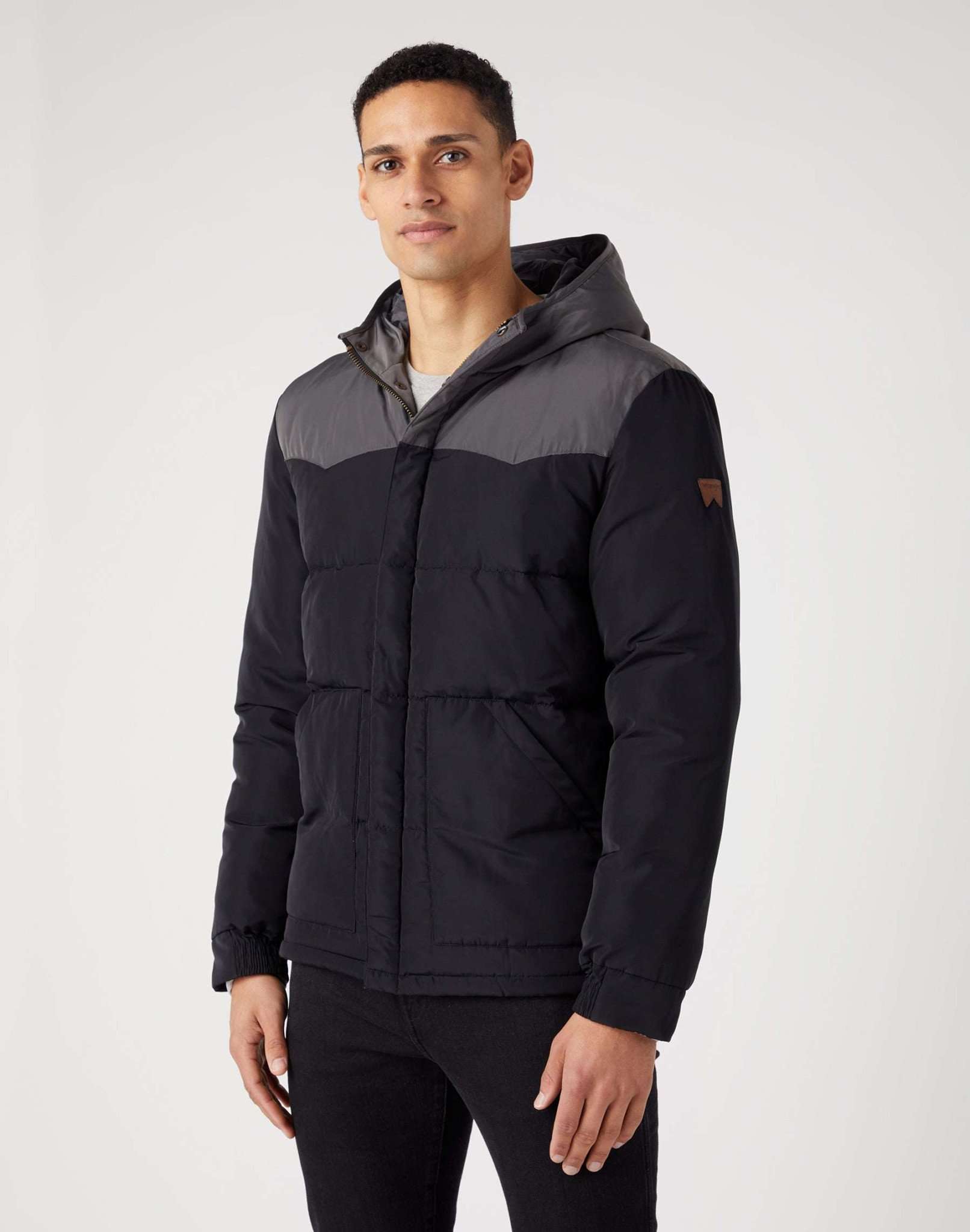 Puffer Jacket in Black Vestes Wrangler   