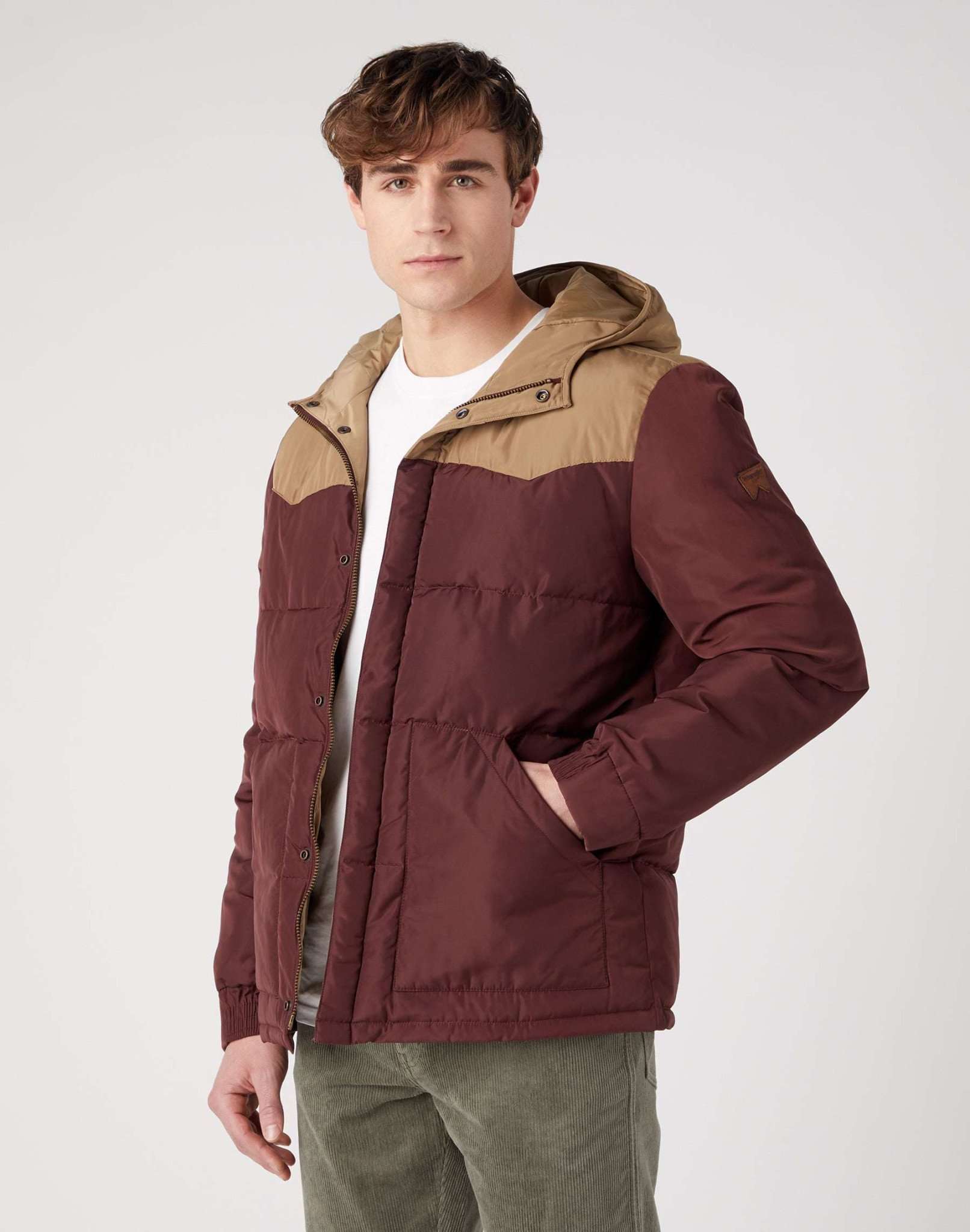 Puffer Jacket in Dahlia Vestes Wrangler   