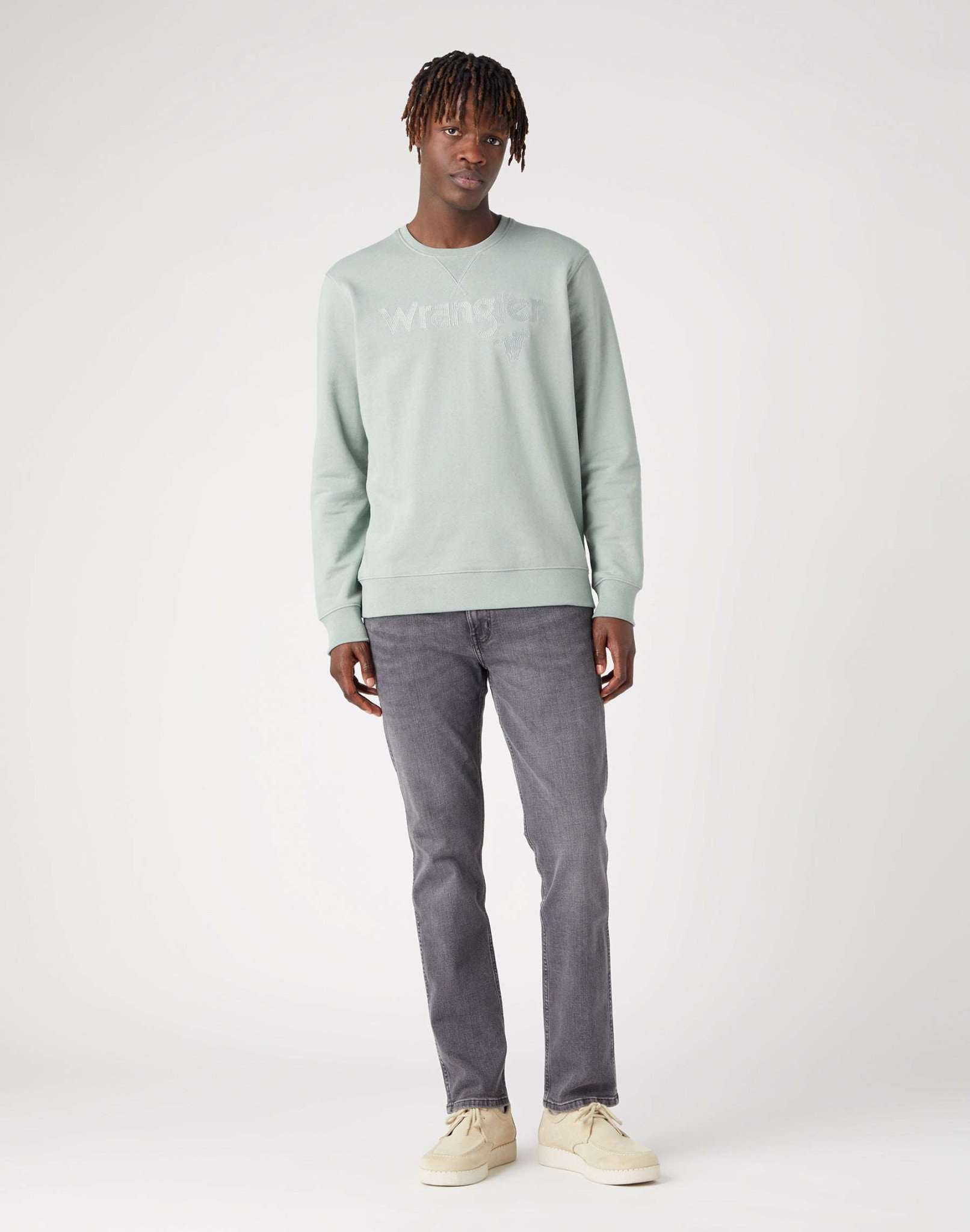 Logo Crew Sweat in Green Milieu Sweatshirts Wrangler   