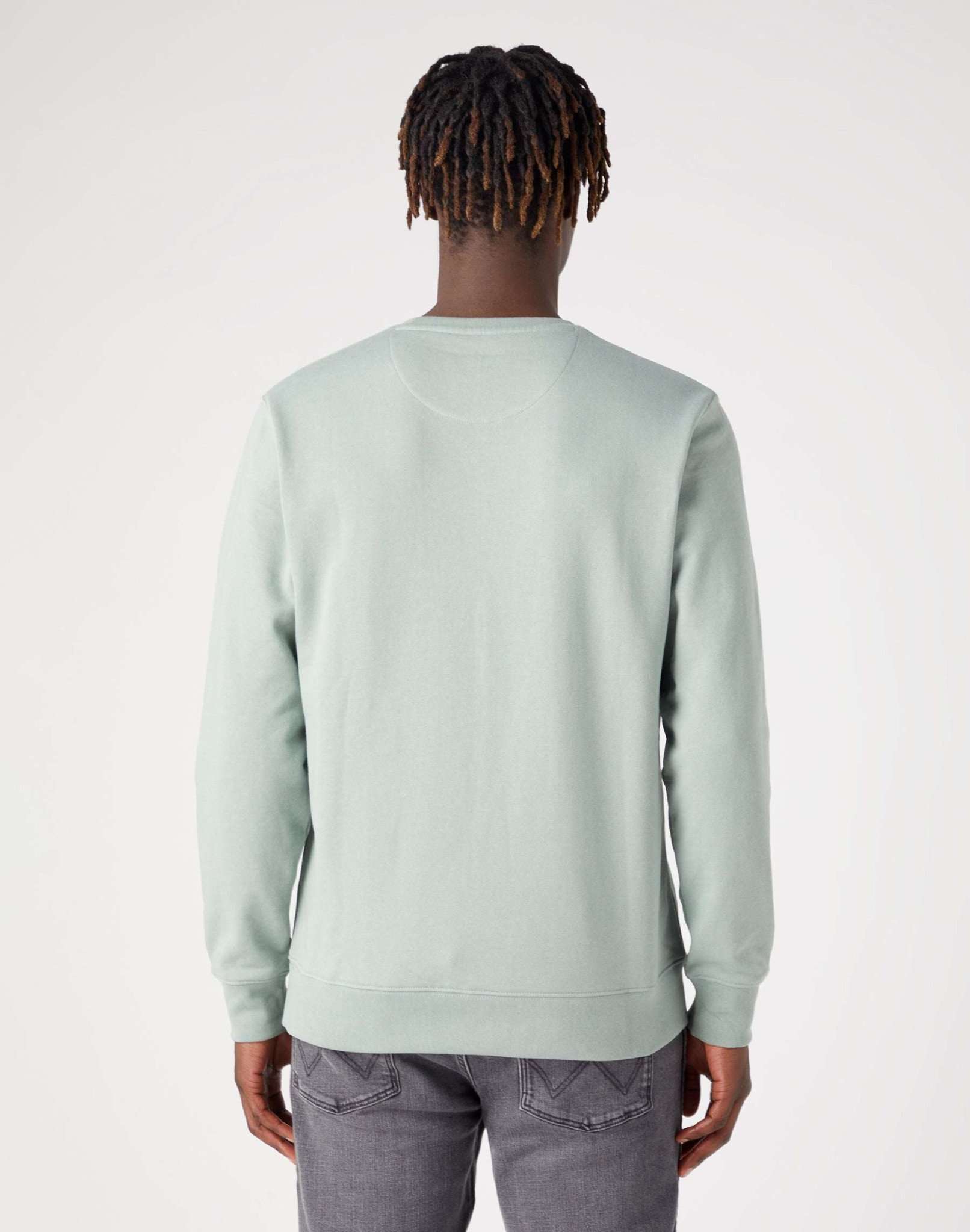 Logo Crew Sweat in Green Milieu Sweatshirts Wrangler   