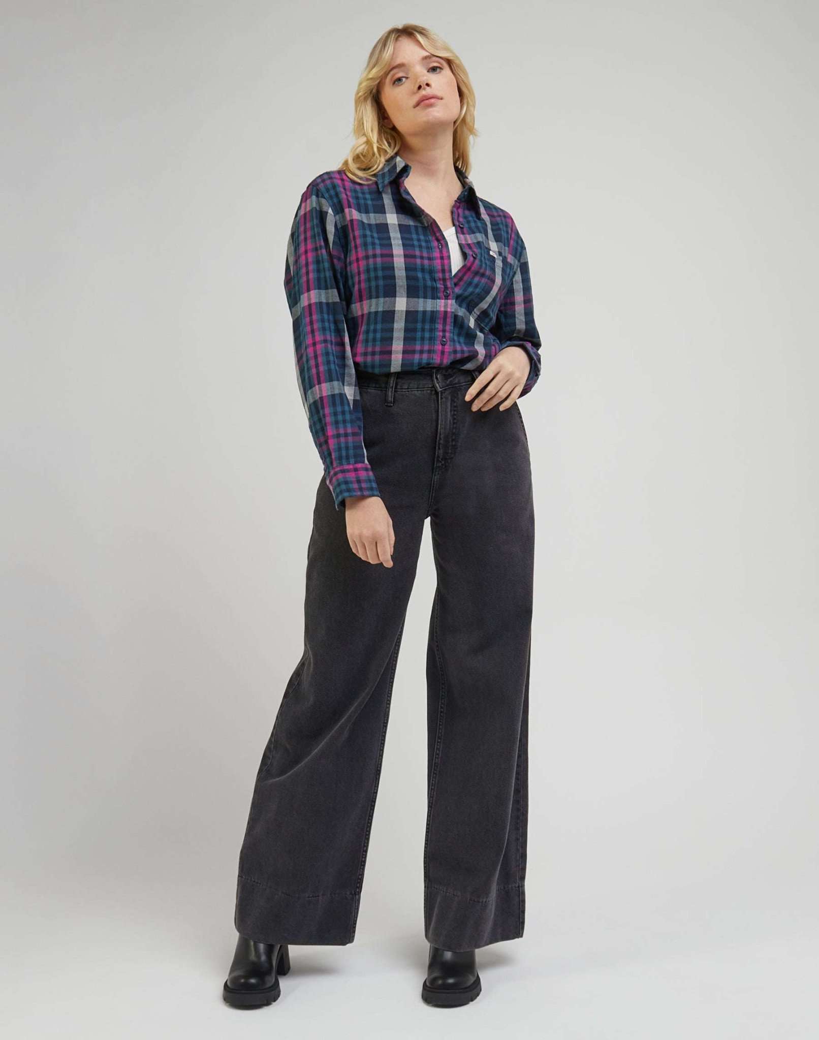 Seasonal Shirt in Rivet Navy Chemises Lee   