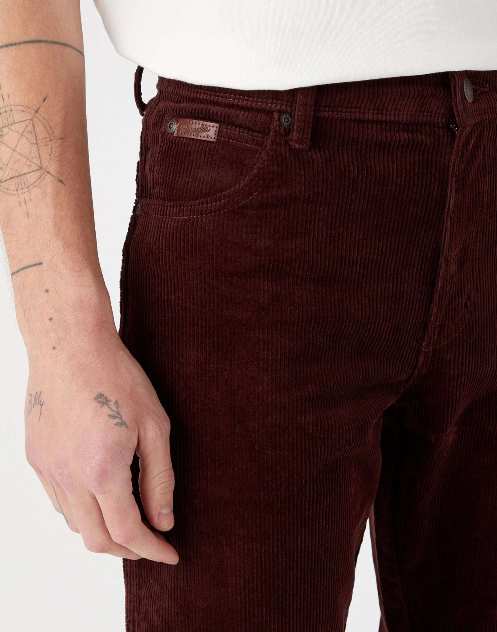 Texas Corduroy in Dahlia Pantalon Wrangler   