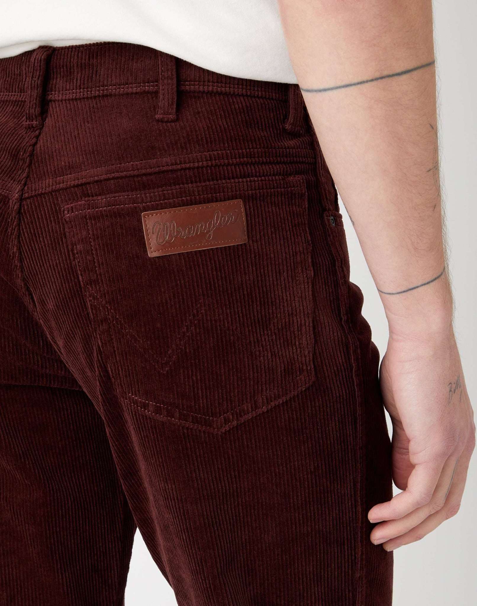 Texas Corduroy in Dahlia Pantalon Wrangler   