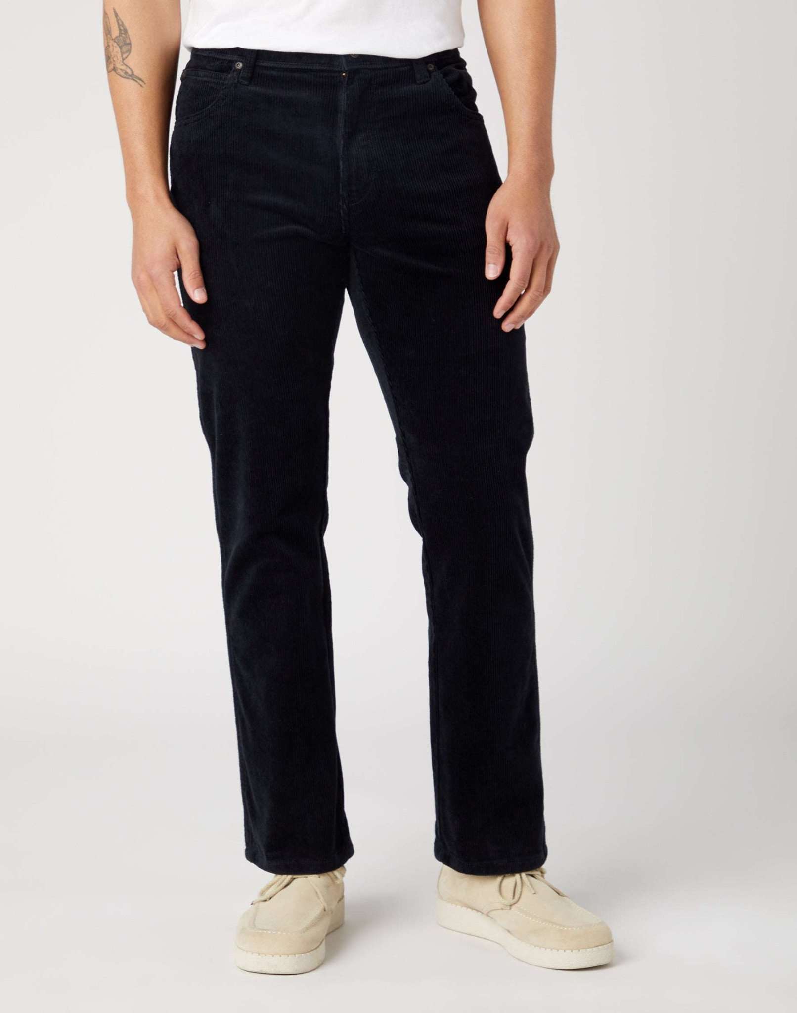 Greensboro Corduroy in Black Pantalon Wrangler   