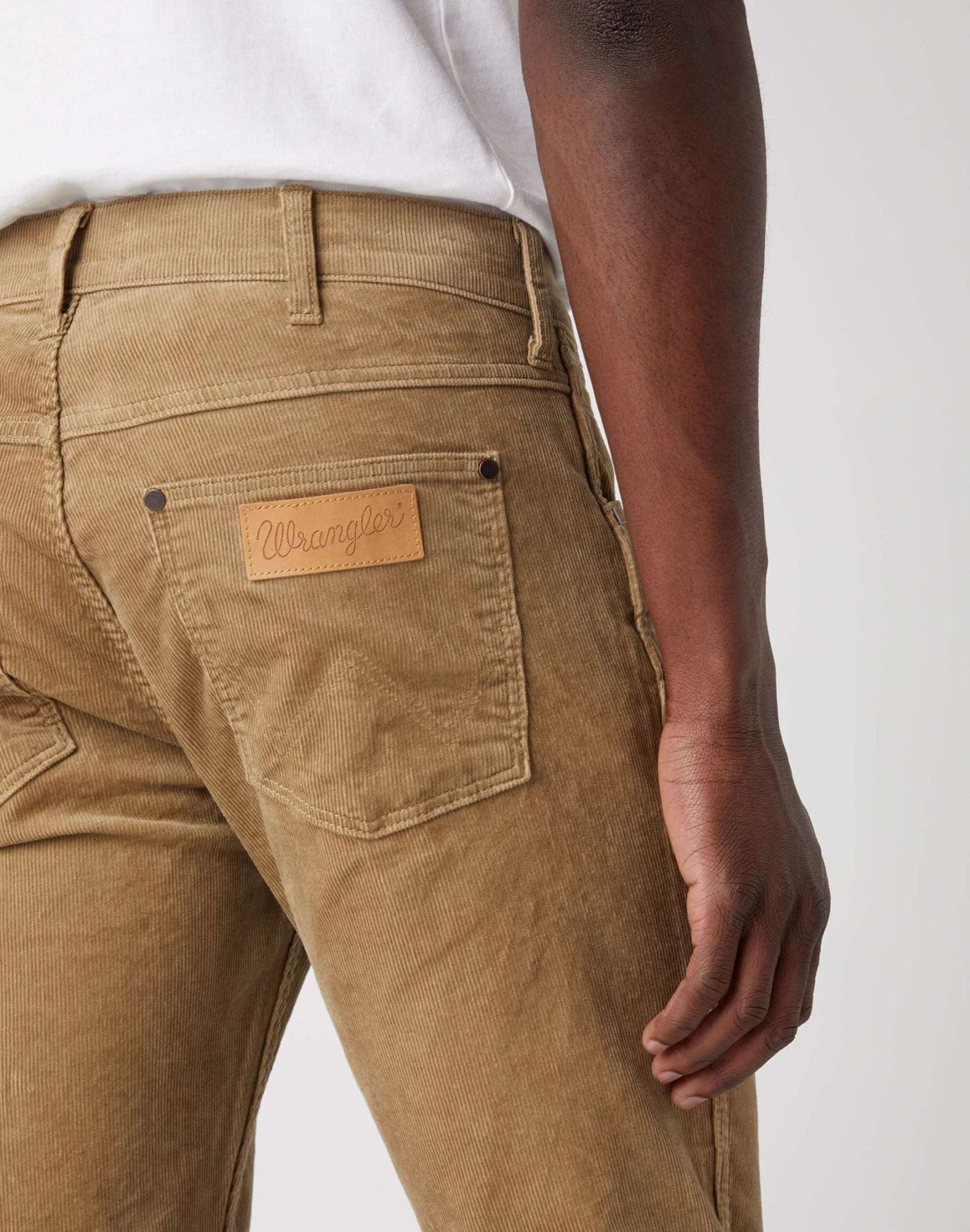 Greensboro Corduroy in Lead Grey Pantalon Wrangler   