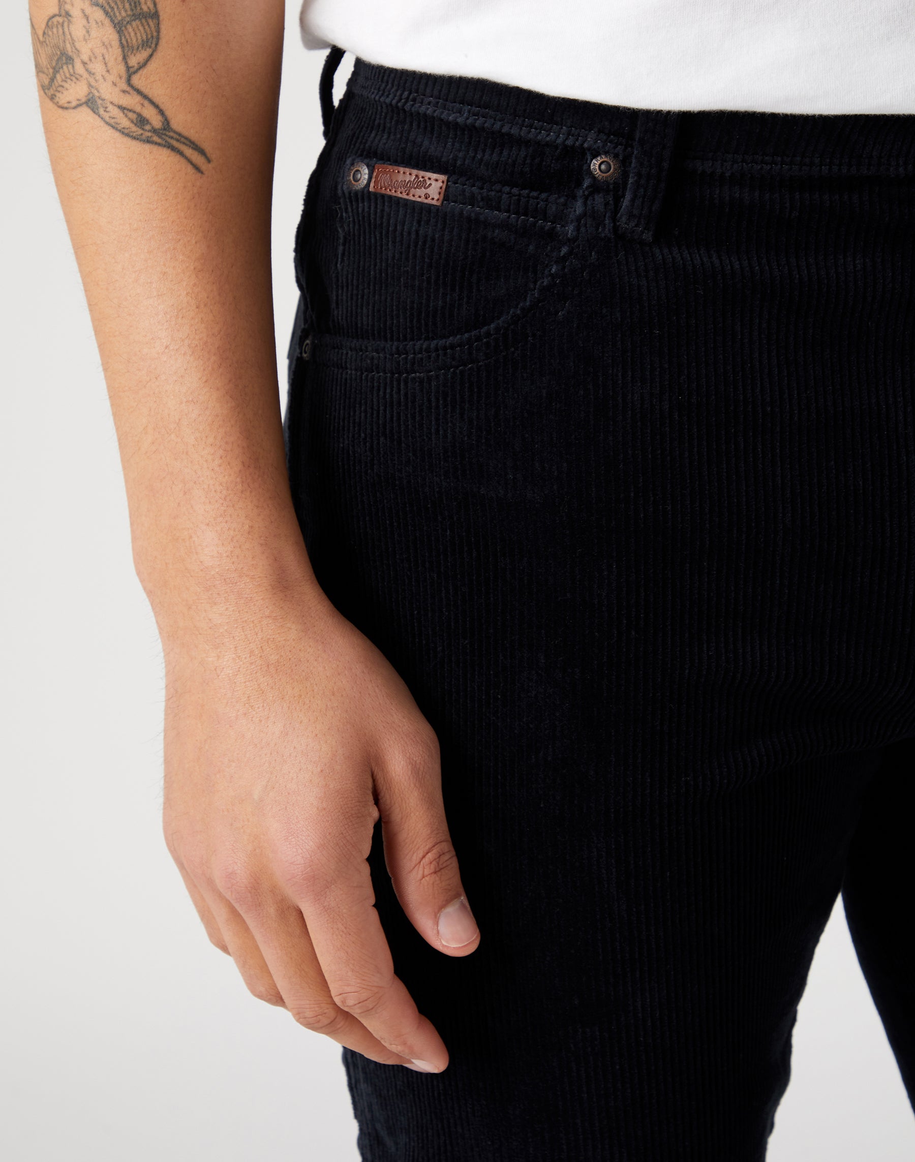 Texas Corduroy in Real Black Pantalon Wrangler   