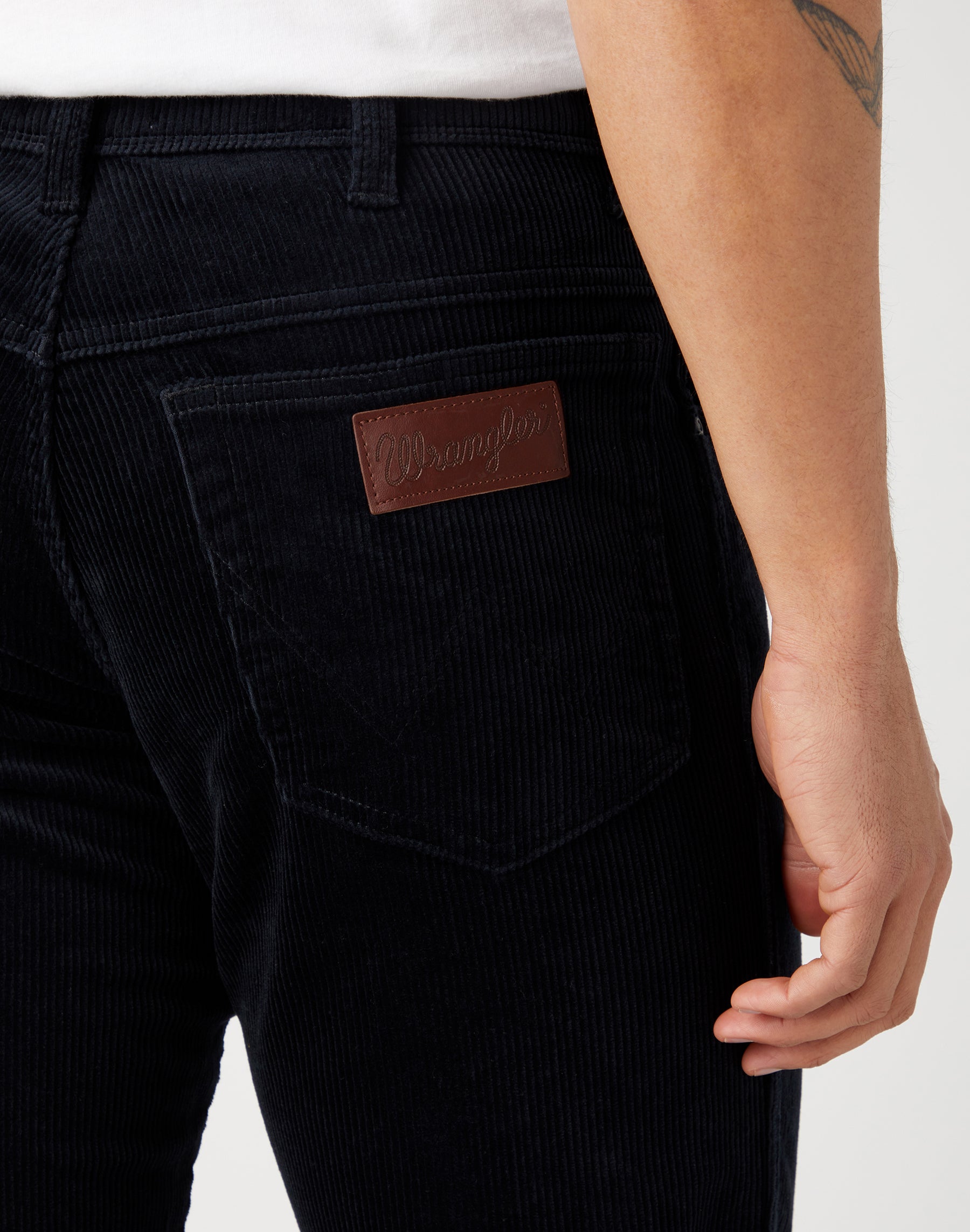 Texas Corduroy in Real Black Pantalon Wrangler   