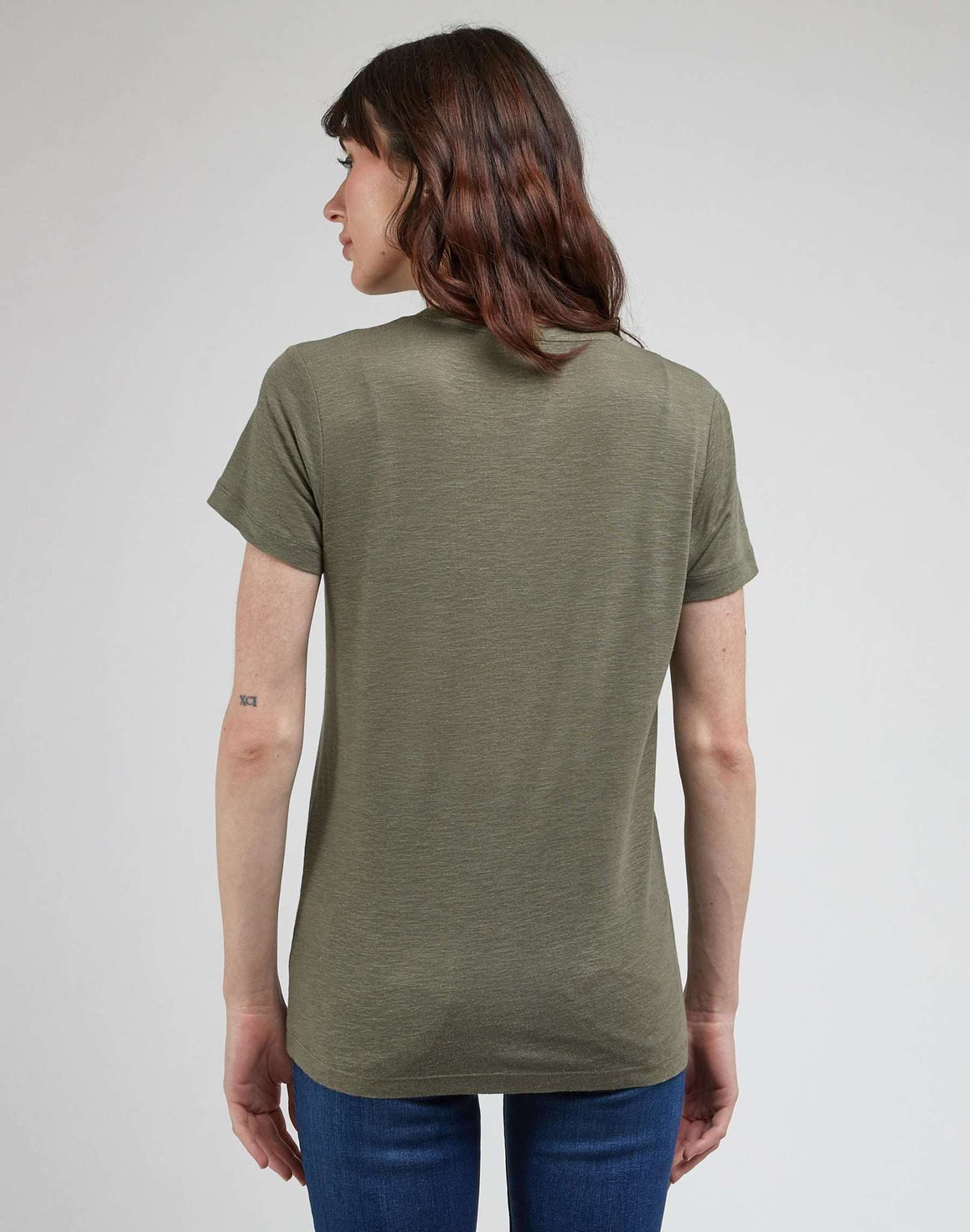 Tee shirt col en V dans Olive Grove T-shirts Lee   