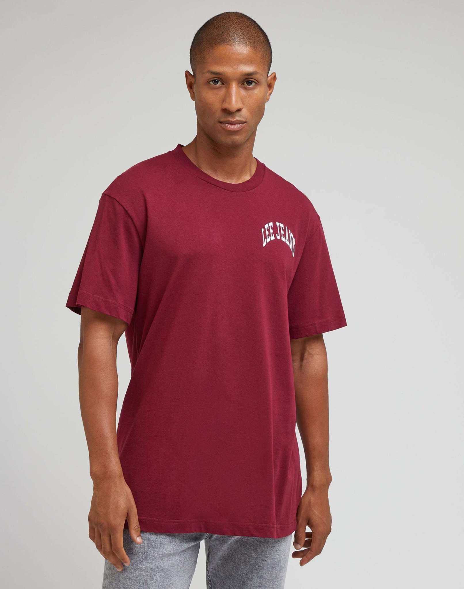 Varsity Tee dans Port T-shirts Lee   