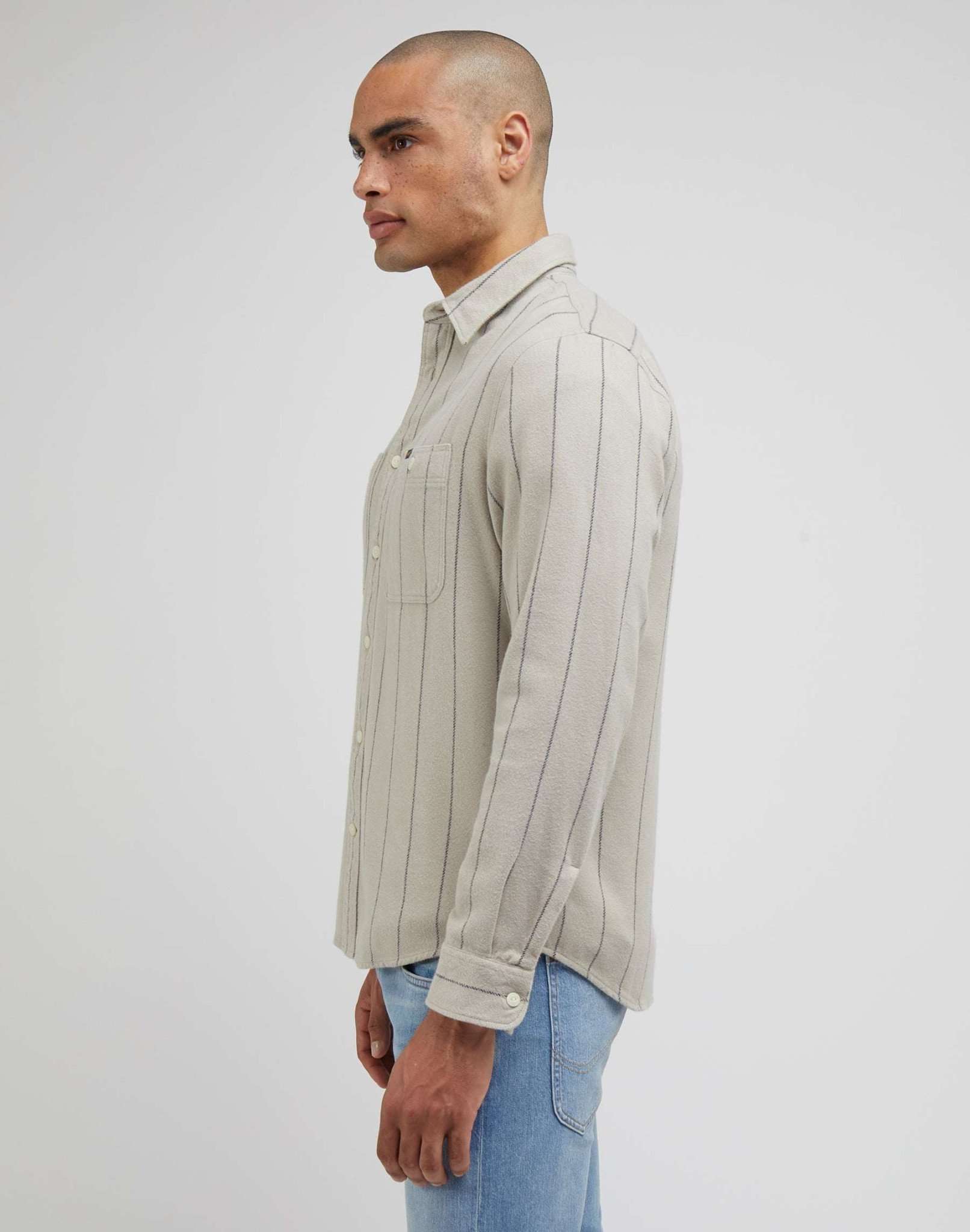 Worker Shirt 2.0 in Stone Chemises Lee   