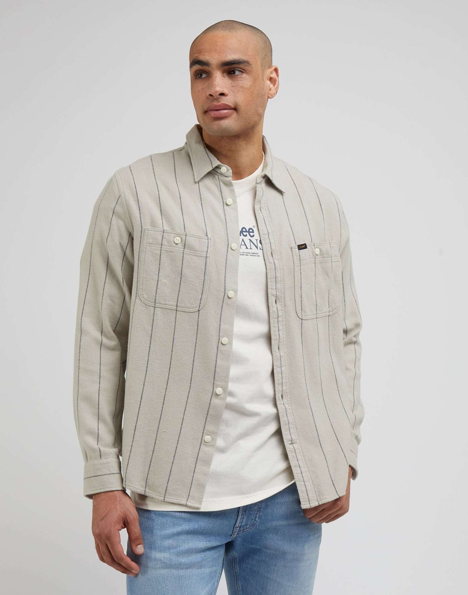 Worker Shirt 2.0 in Stone Chemises Lee   