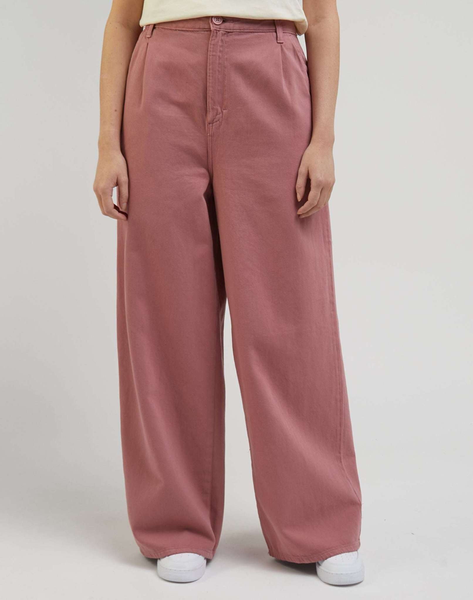 Relaxed Chino in Dark Mauve Pantalon Lee   