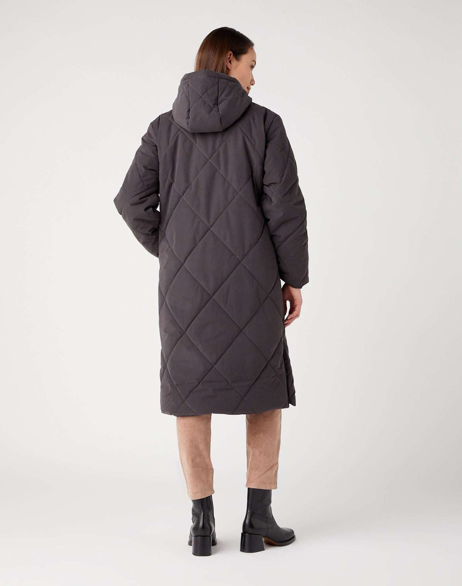 Long Quilted Jacket in Faded Black Vestes Wrangler   