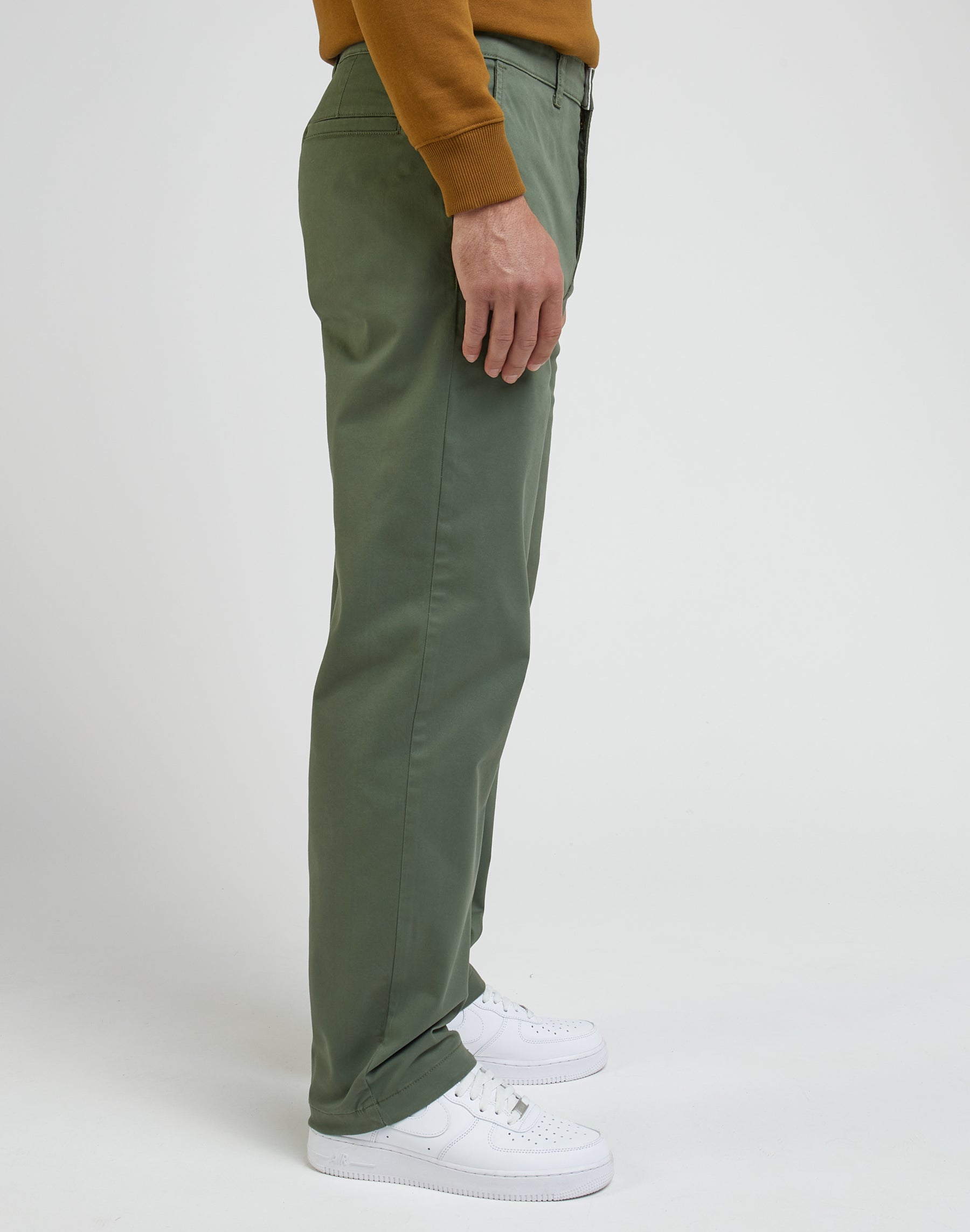 Relaxed Chino Leesures in Olive Grove Pantalon Lee   