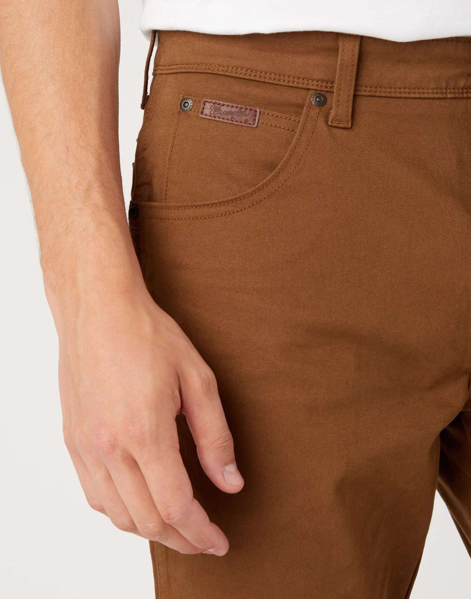 Texas Slim in Saddle Brown Pantalon Wrangler   