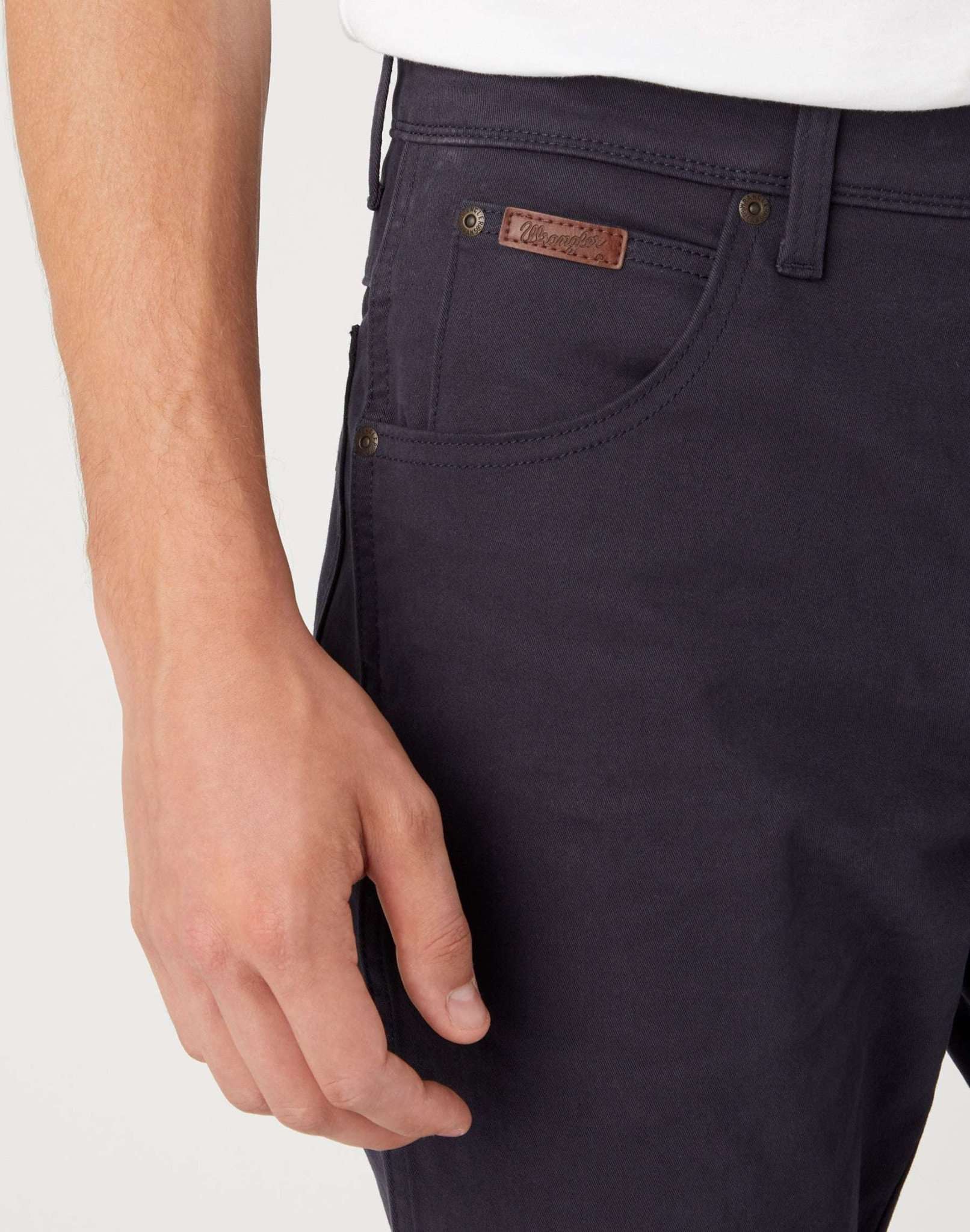 Texas Slim in Dark Navy Pantalon Wrangler   