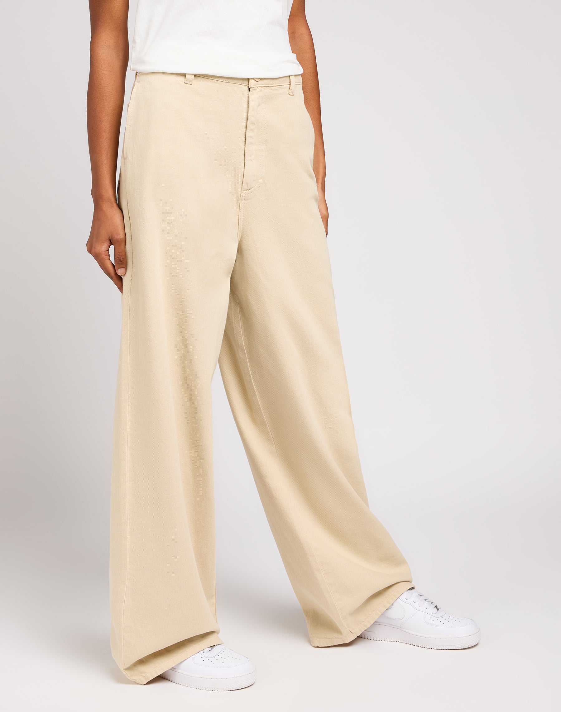 Relaxed Chino in Greige Pantalon Lee   