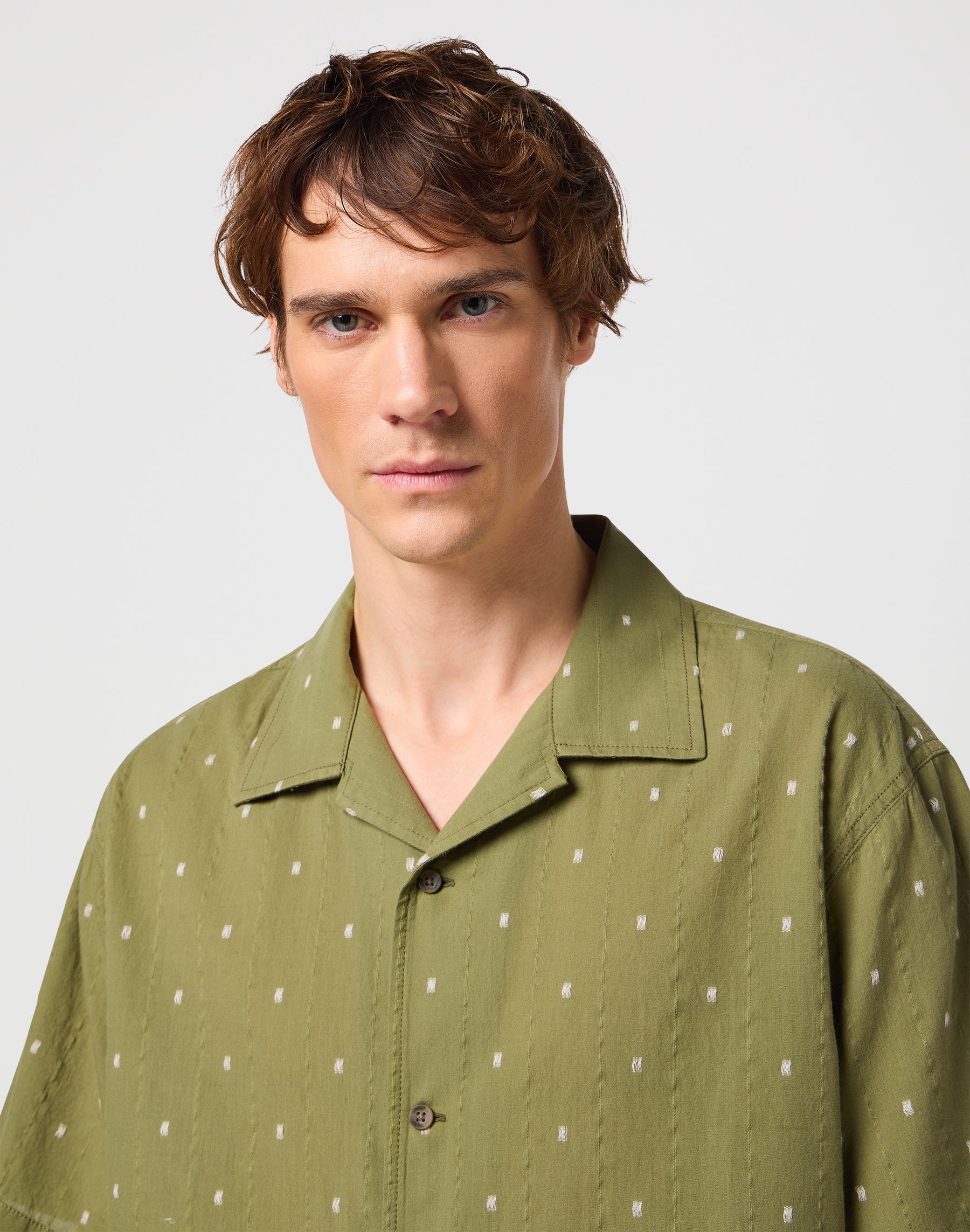 Resort Shirt in Dusty Olive Chemises Wrangler   