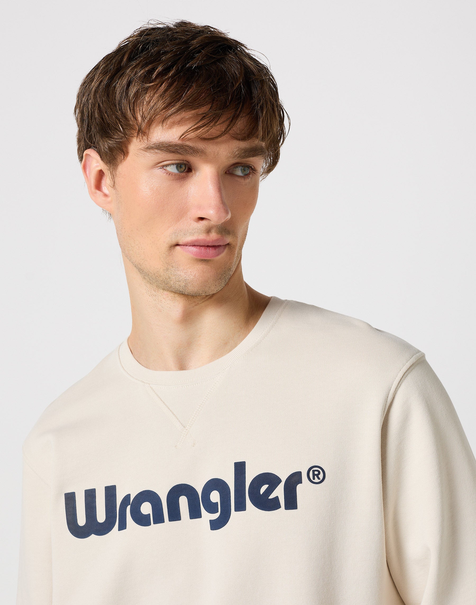 Logo Crew Sweat in Vintage White Sweatshirts Wrangler   