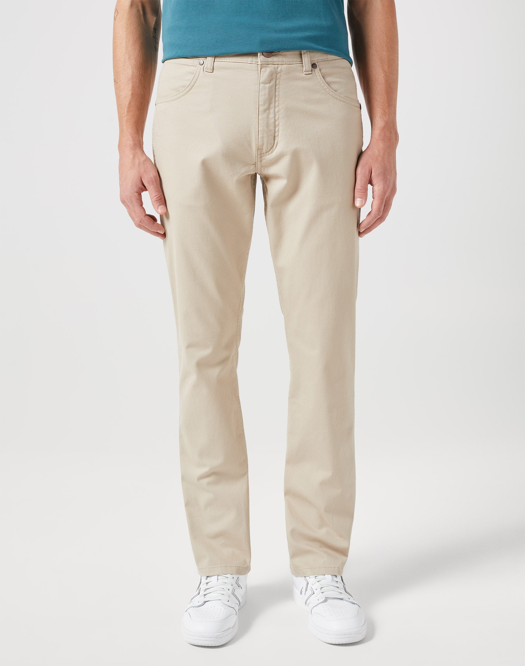 Greensboro Low Stretch in Plaza Taupe Pantalon Wrangler   