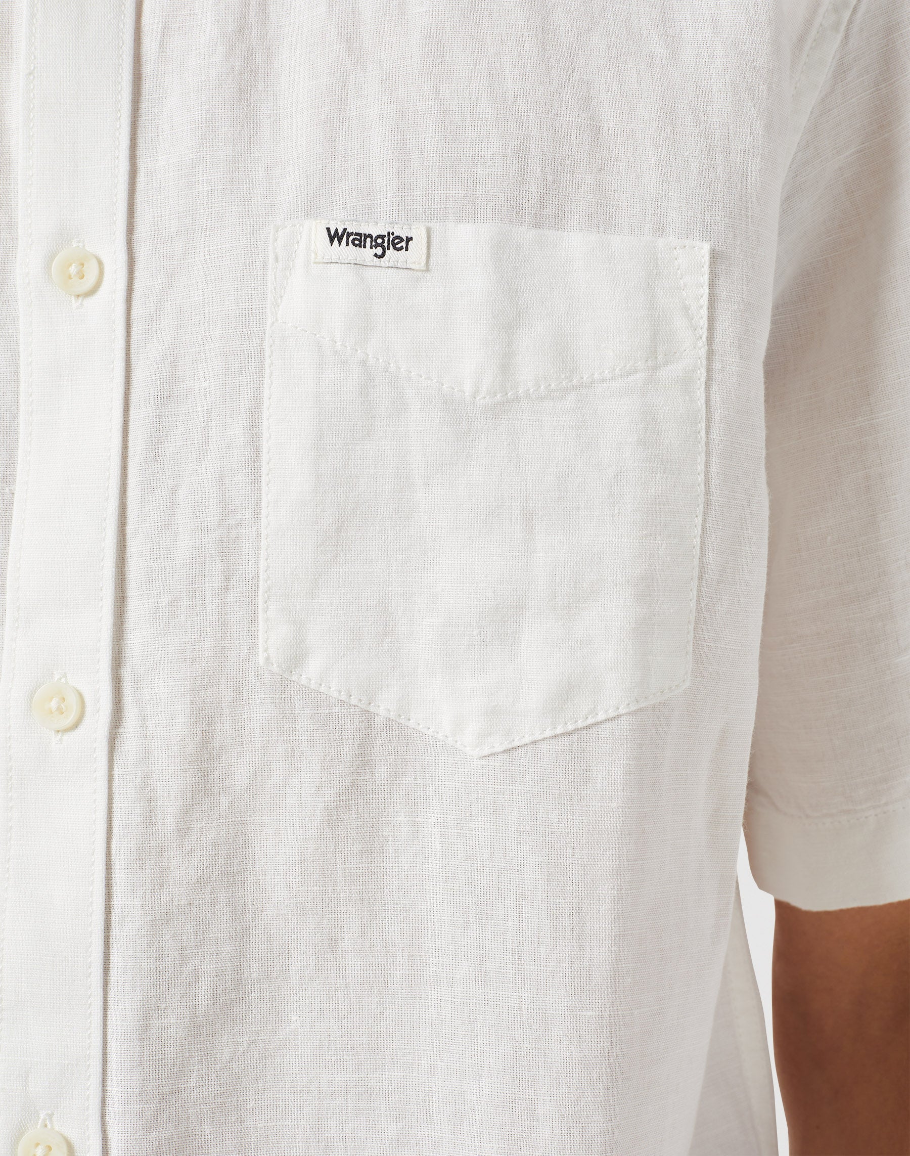 One Pocket Shirt in Worn White Chemises Wrangler   