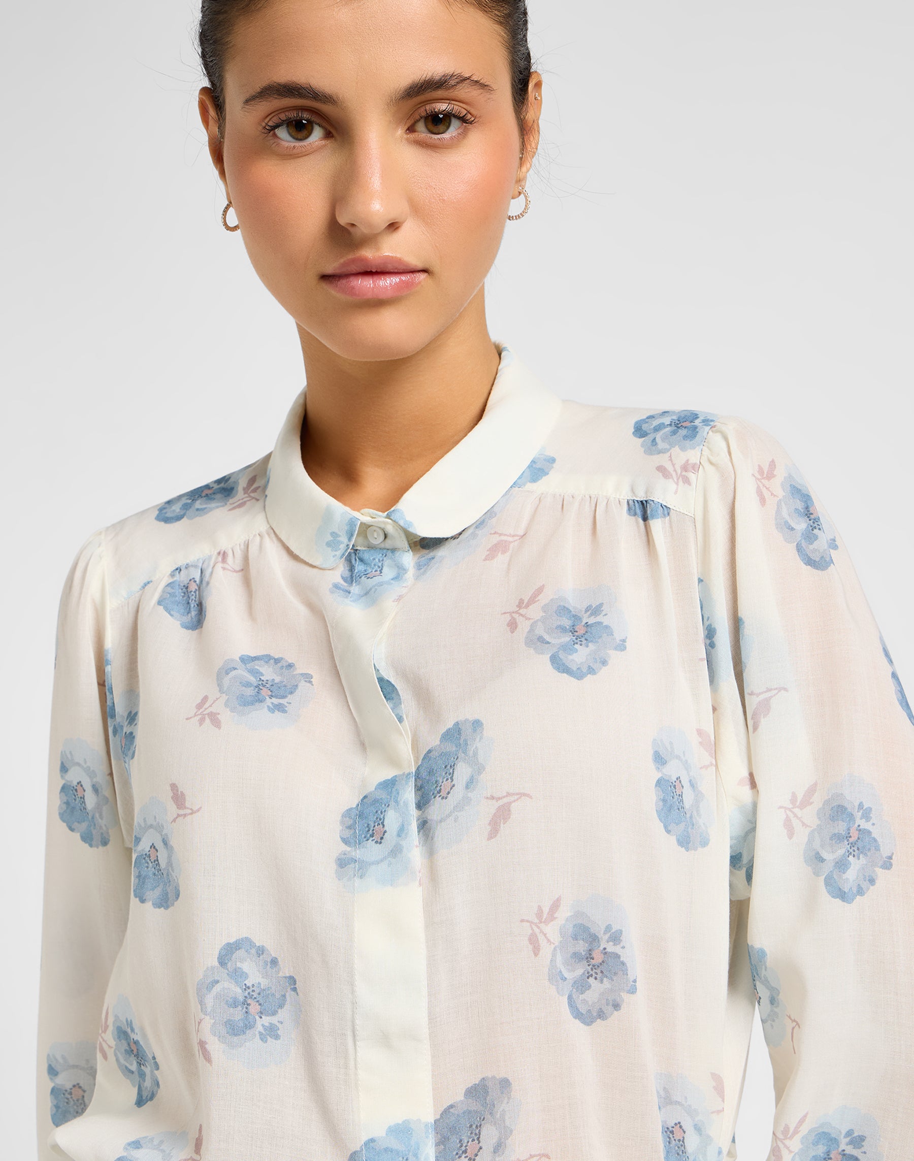 Shirred Blouse in Shy Blue Floral Chemises Lee   