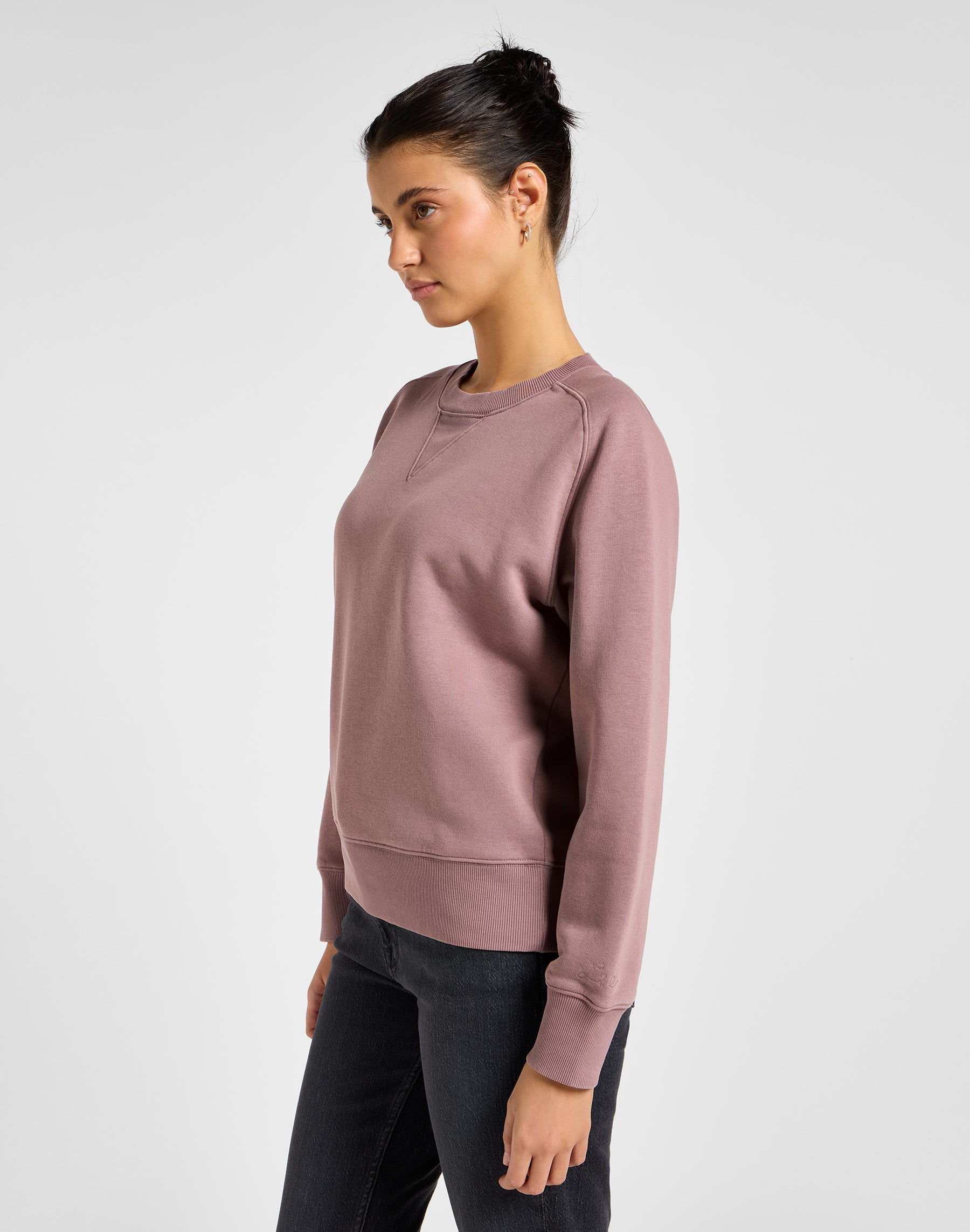 Raglan Crew Sweater in Dreamy Mauve Sweatshirts Lee   