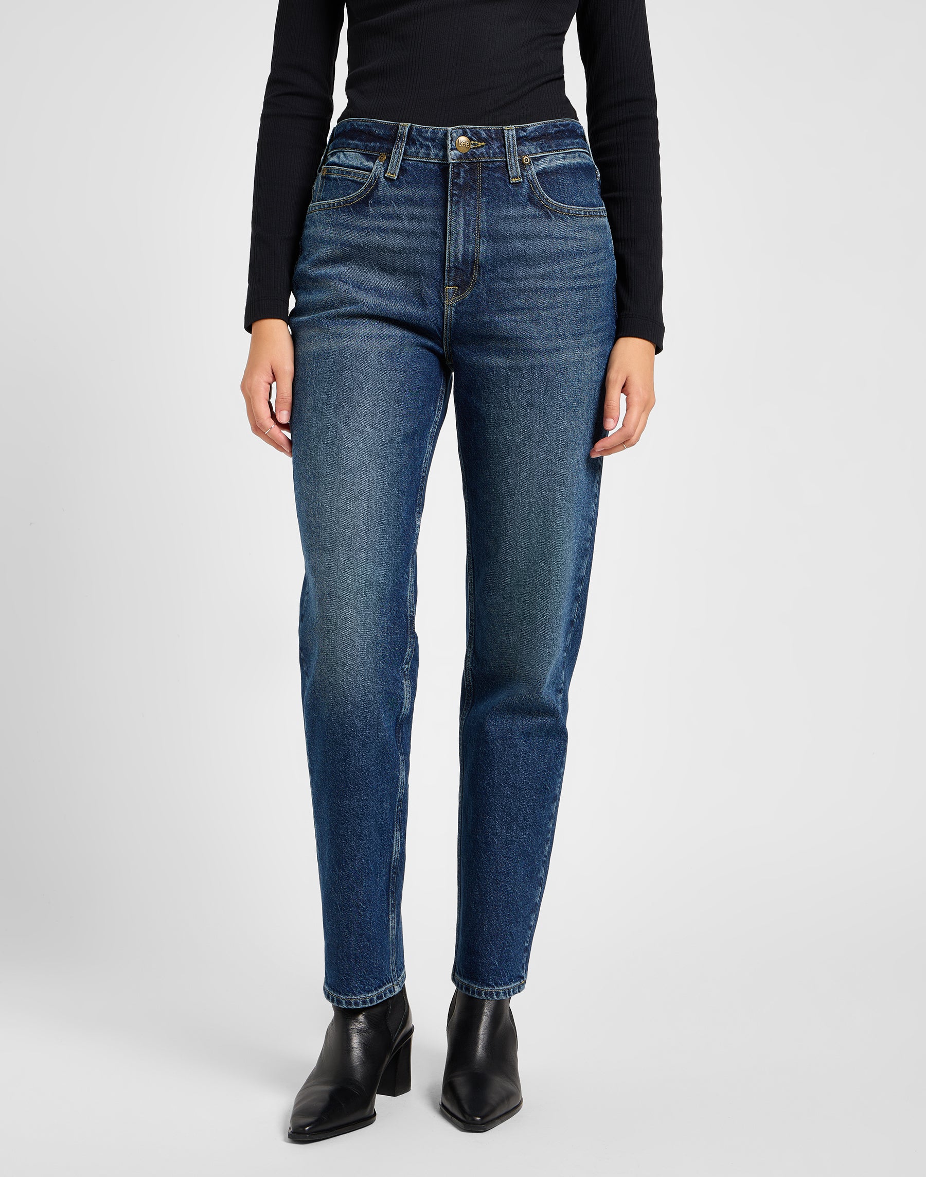 Carol en jeans Indigo Ruin Lee   