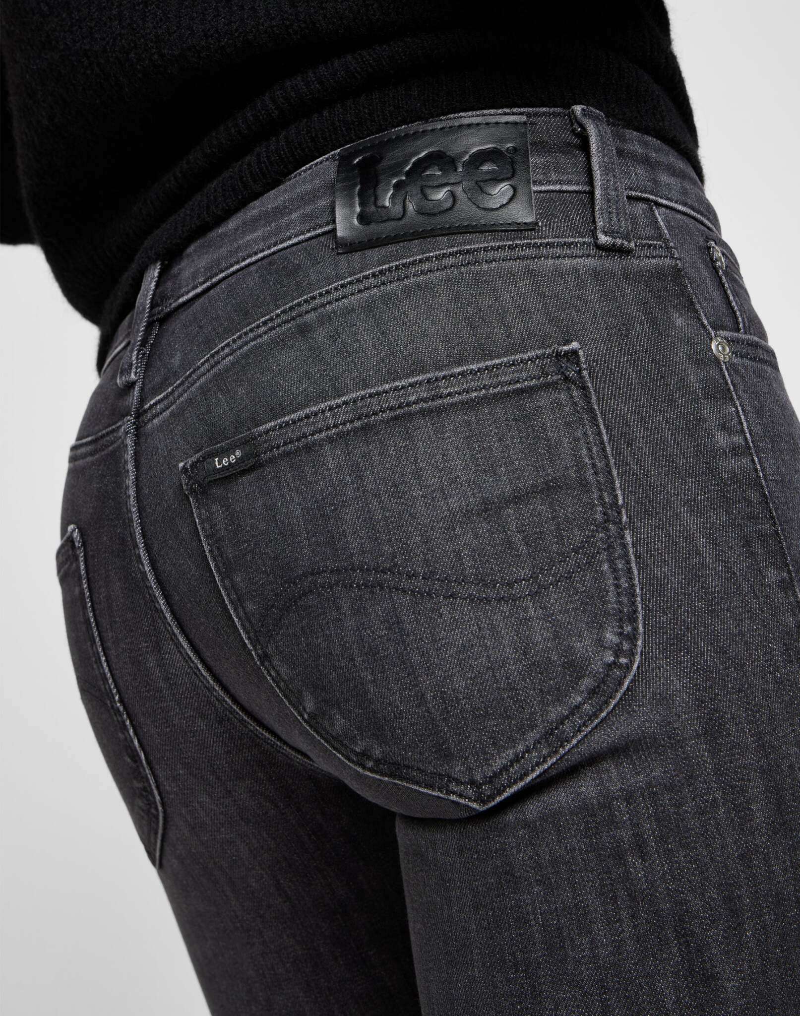 Scarlett en jeans Last Strike Lee   