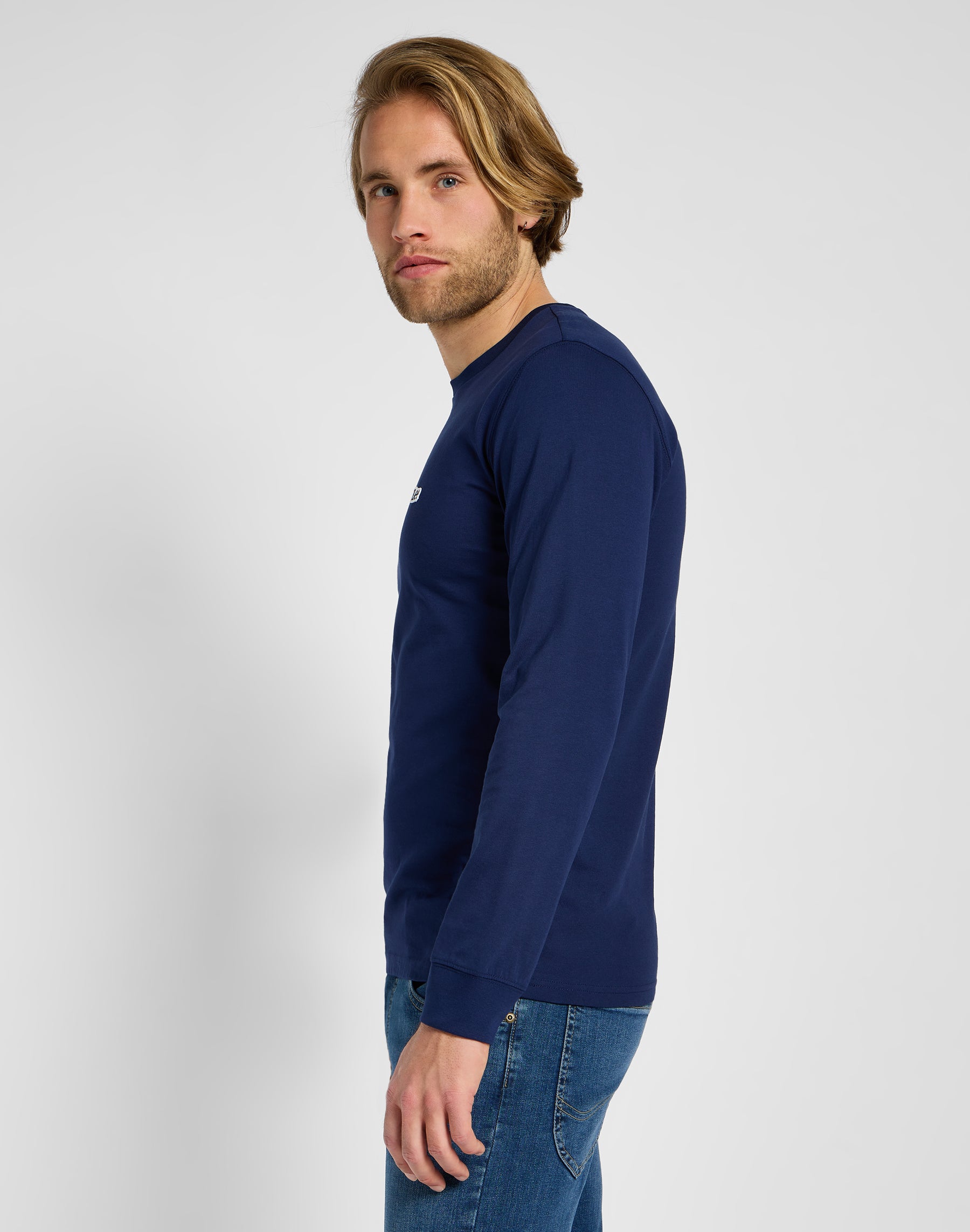 T-shirts à manches longues Patch Logo Tee en True Navy Sweatshirts Lee   