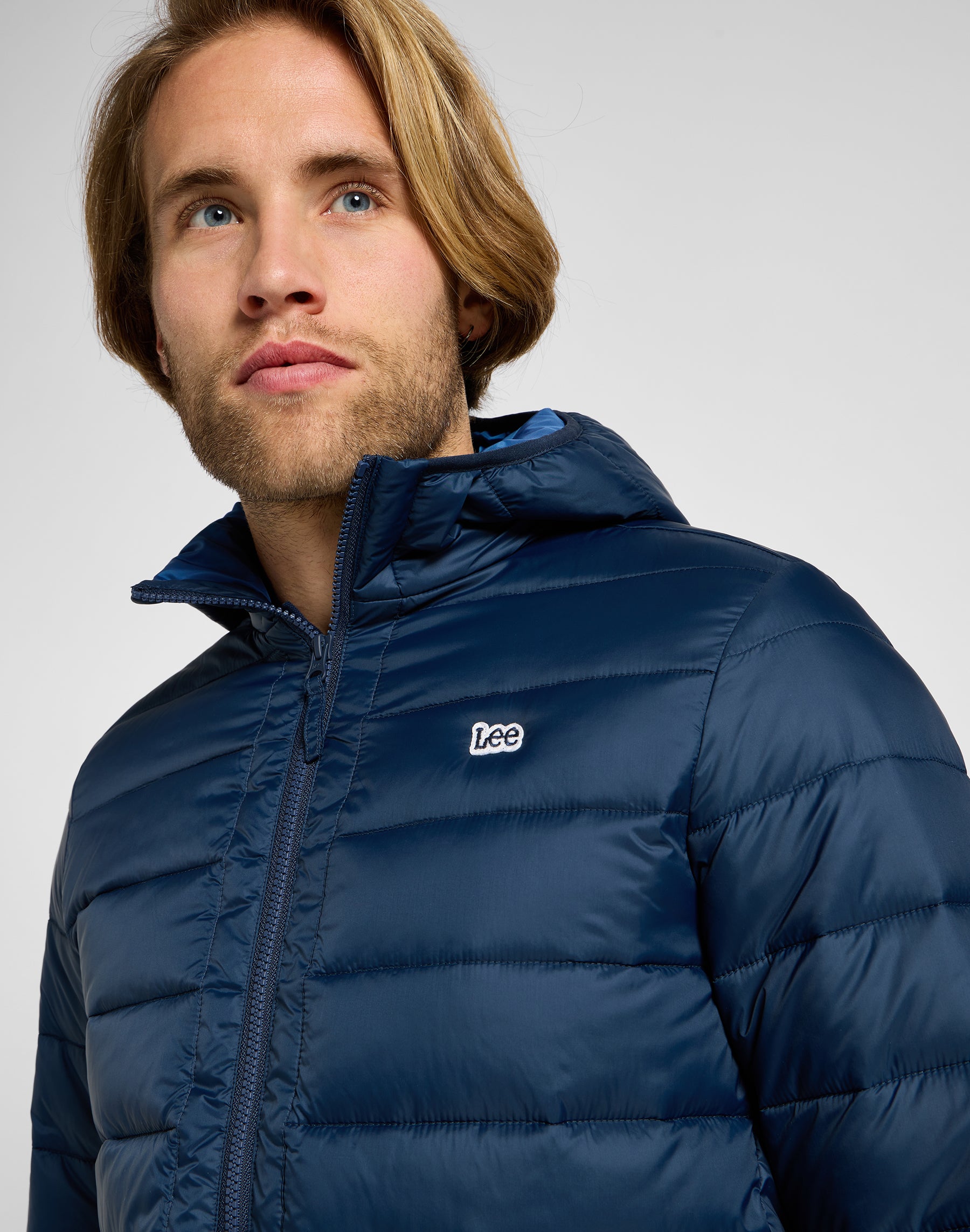 Light Puffer Jacket in Rivet Navy Vestes Lee   