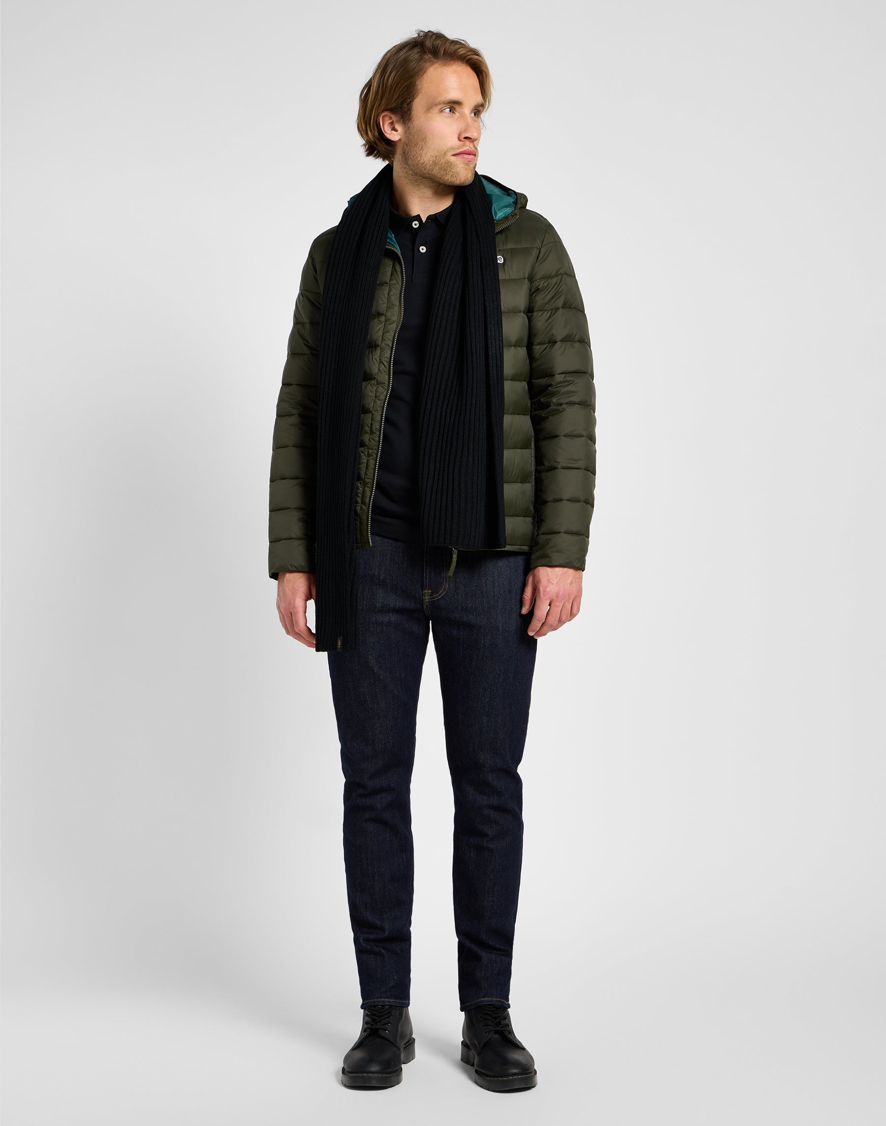 Light Puffer Jacket in Olive Night Vestes Lee   