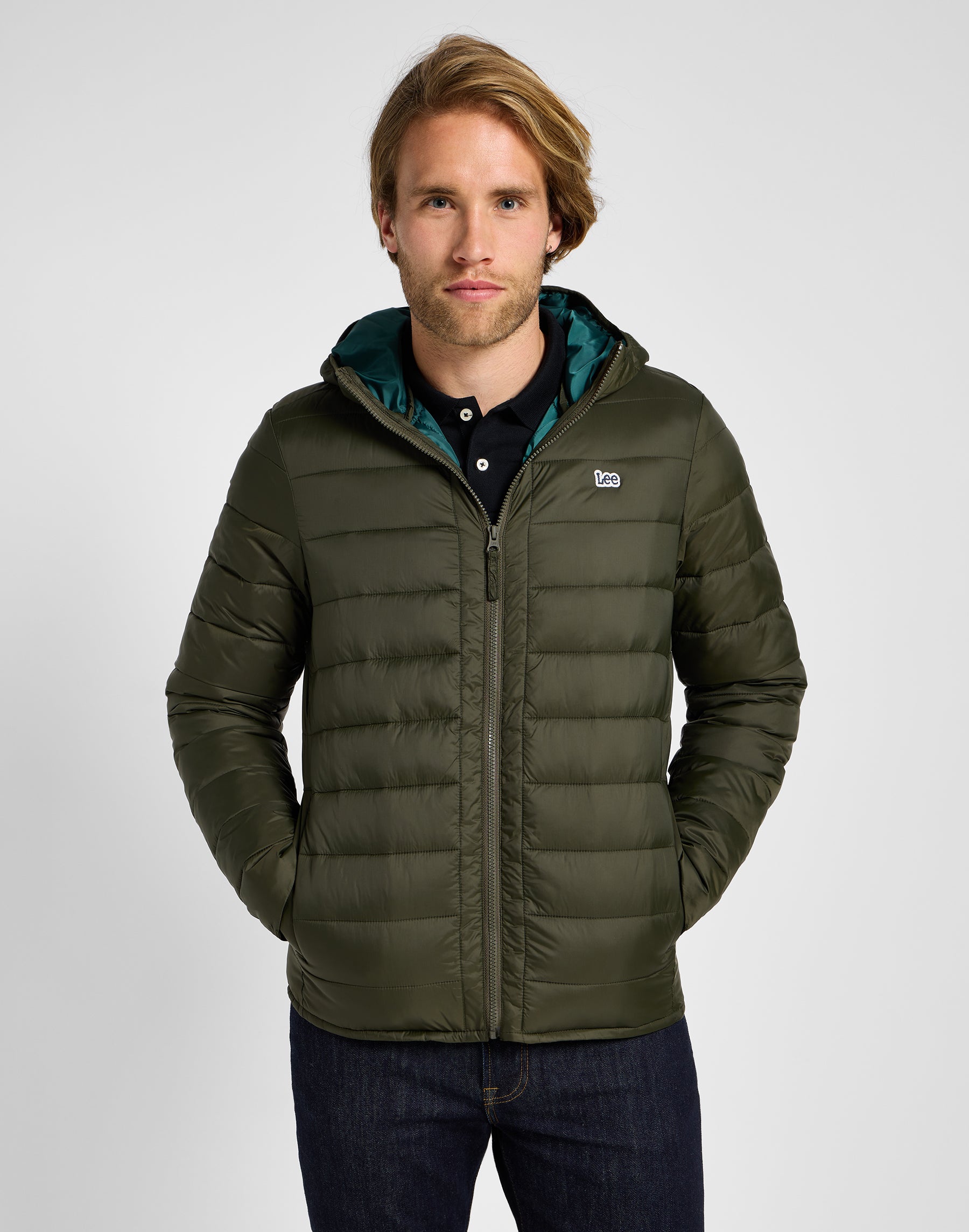 Light Puffer Jacket in Olive Night Vestes Lee   