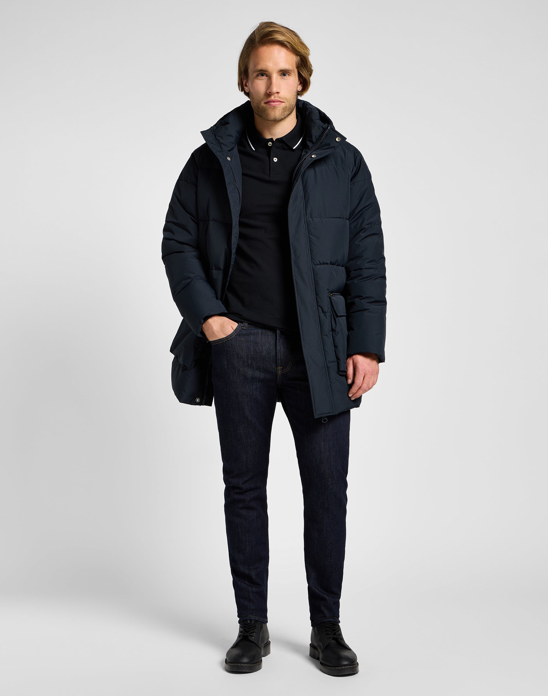 Long Puffer Jacket in Black Vestes Lee   