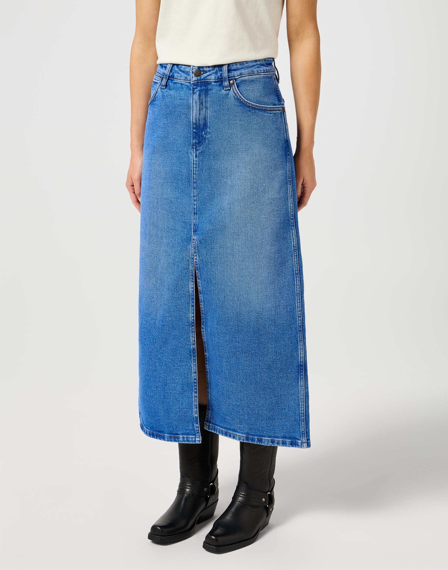 Denim Maxi Skirt in Once Loved Jupes Wrangler   