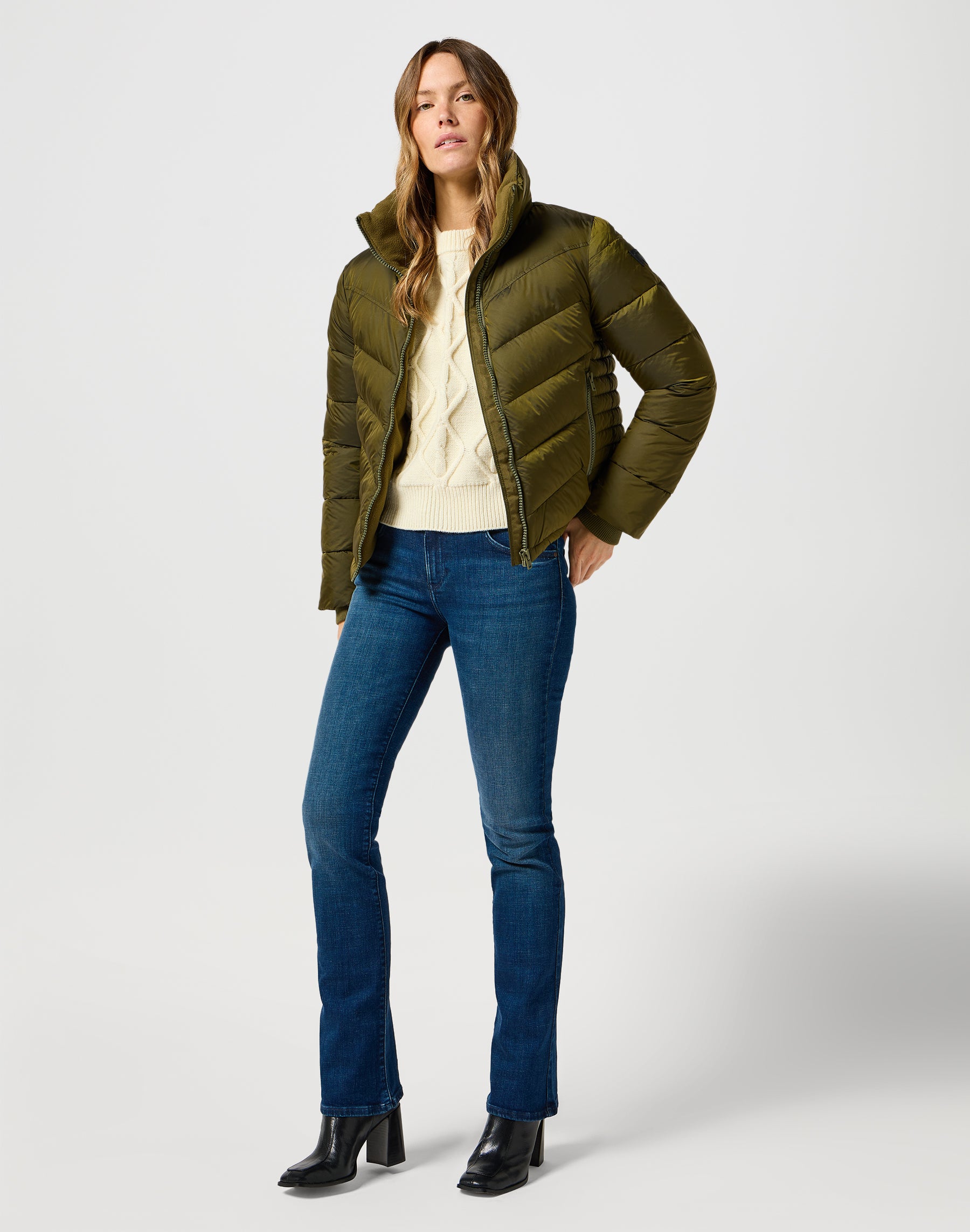 Short Puffer Jacket in Ivy Green Vestes Wrangler   