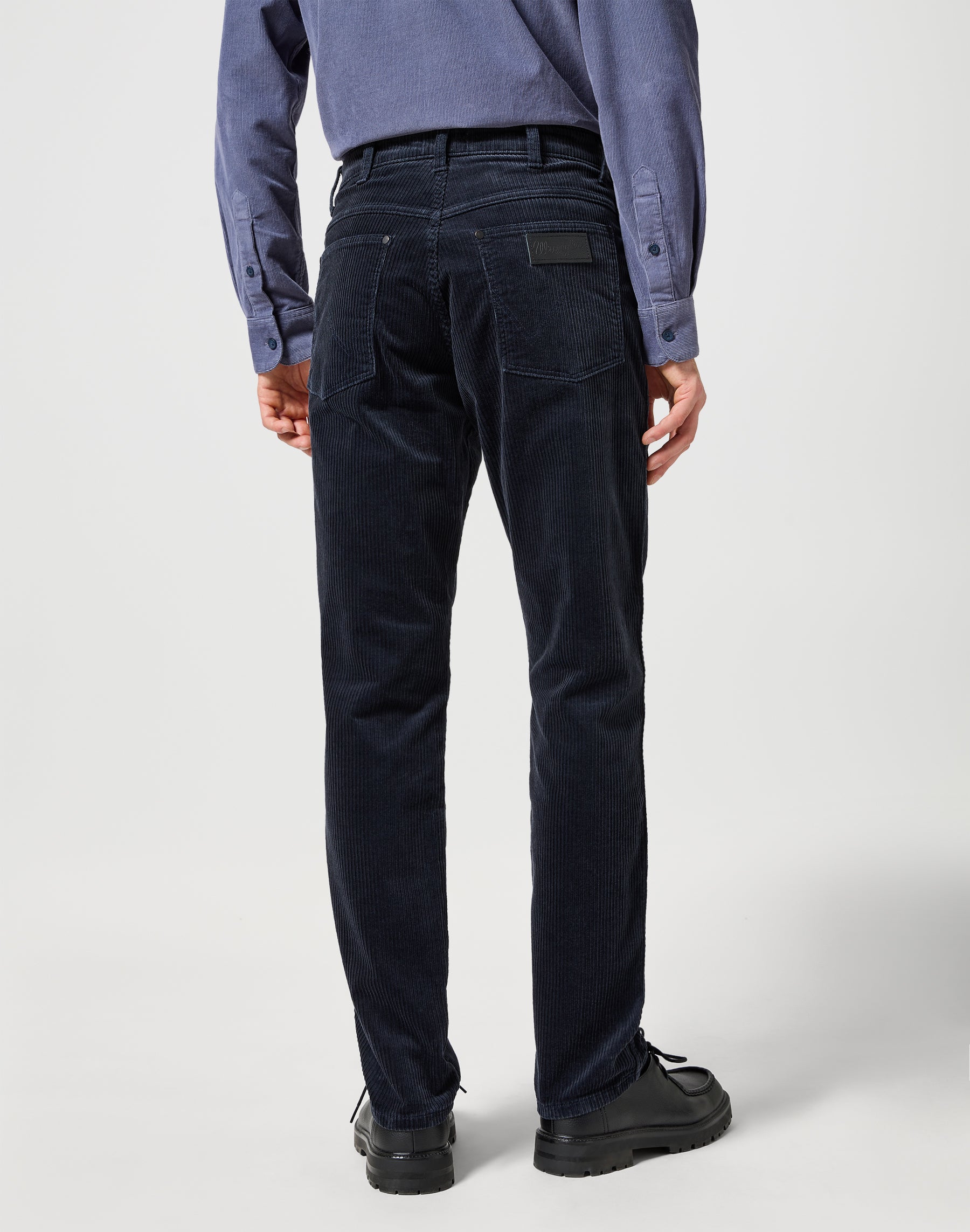 River in Dark Navy Pantalon Wrangler   