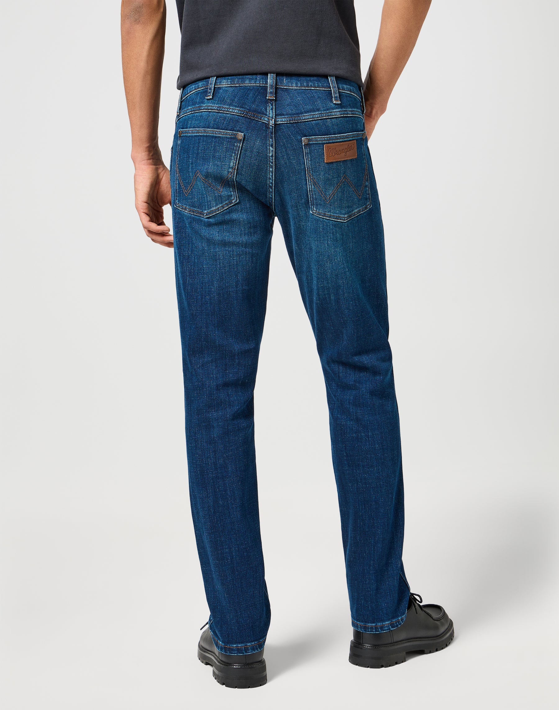 Greensboro in Azure Fade Jeans Wrangler   