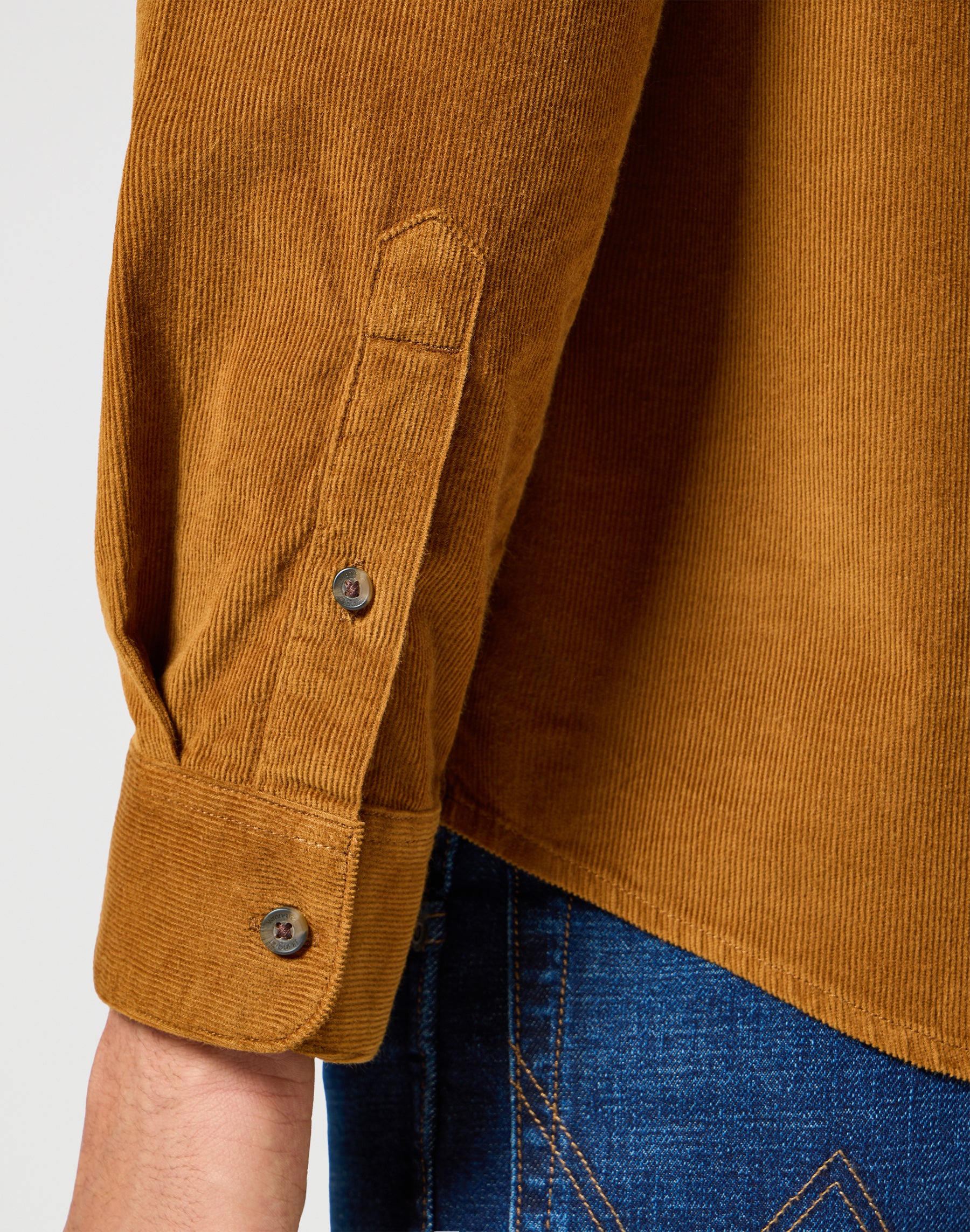 One Pocket Corduroy Shirt in Monks Robe Chemises Wrangler   