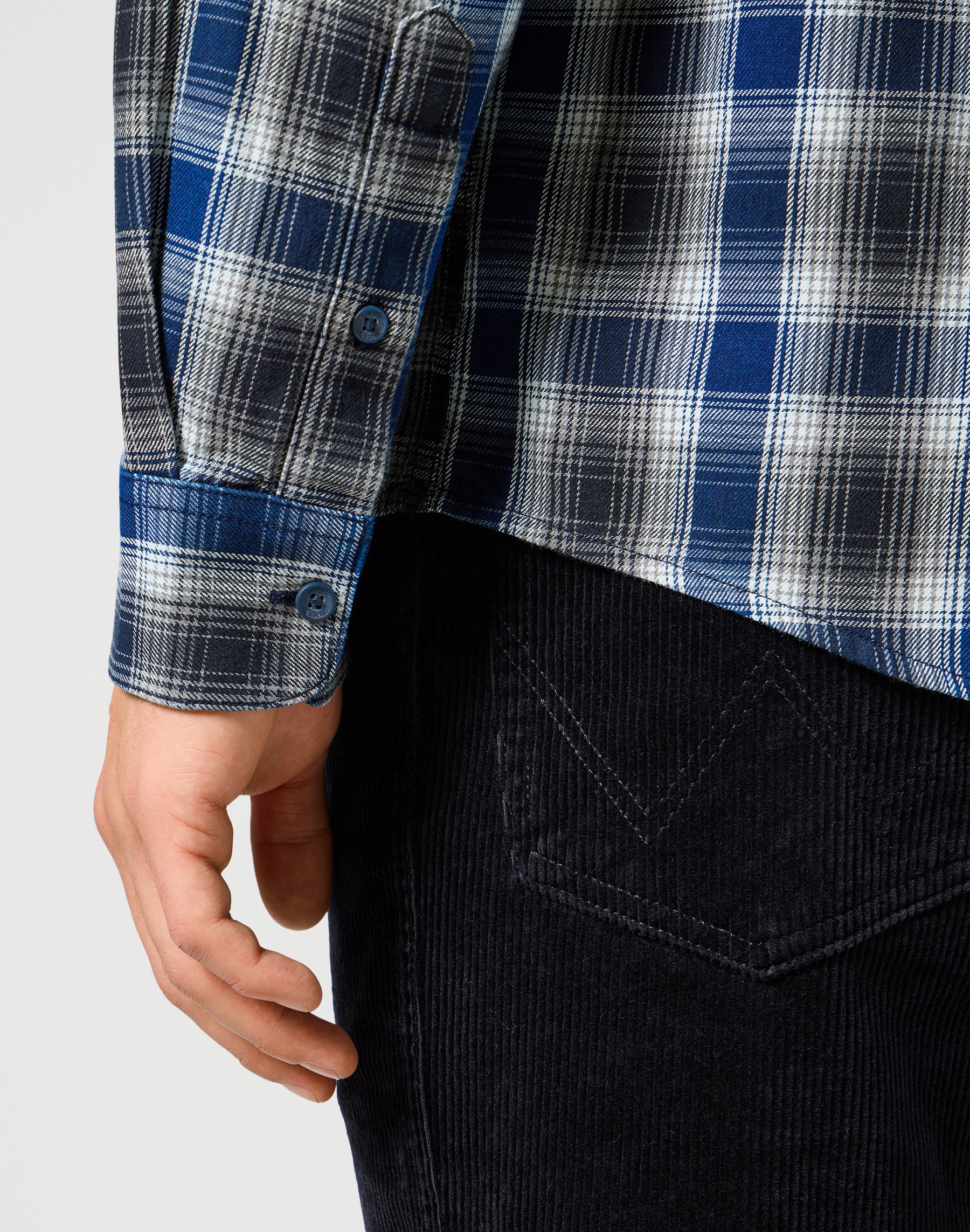 One Pocket Indigo Shirt in Navy Chemises Wrangler   