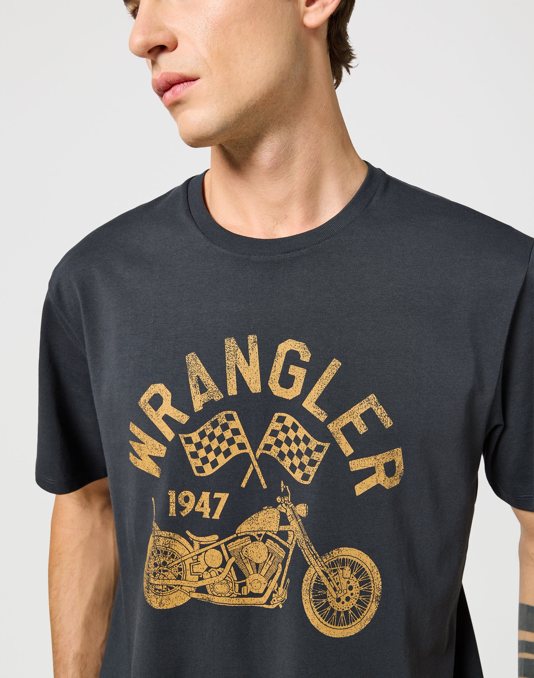 Americana Tee in Faded Black T-shirts Wrangler   