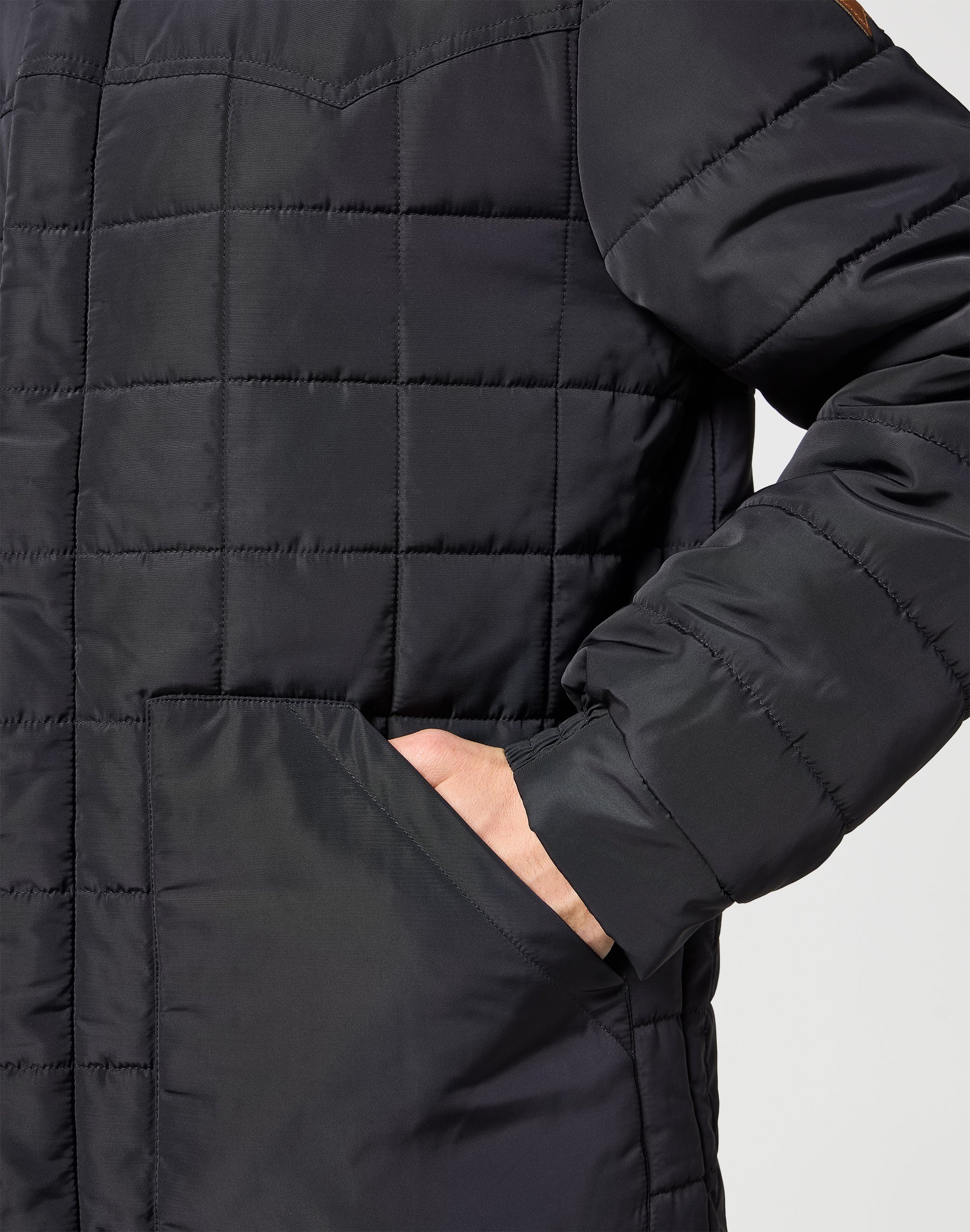 Transitional Puffer in Black Vestes Wrangler   