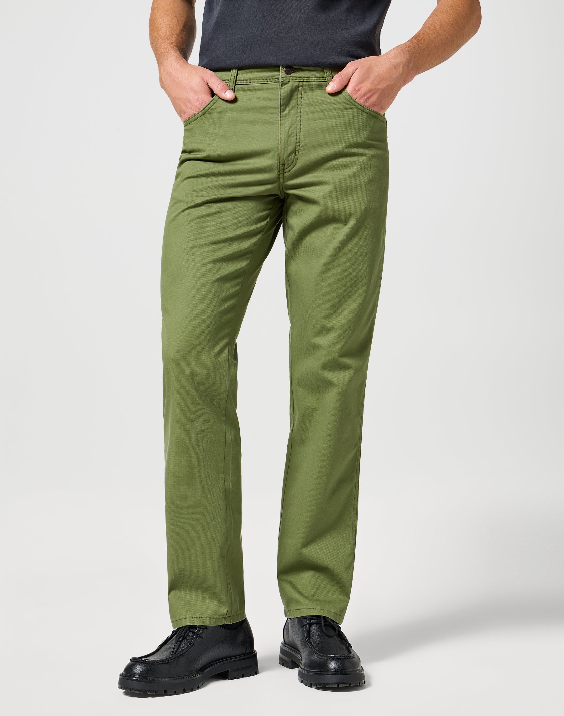 Texas in Dusty Olive Pantalon Wrangler   