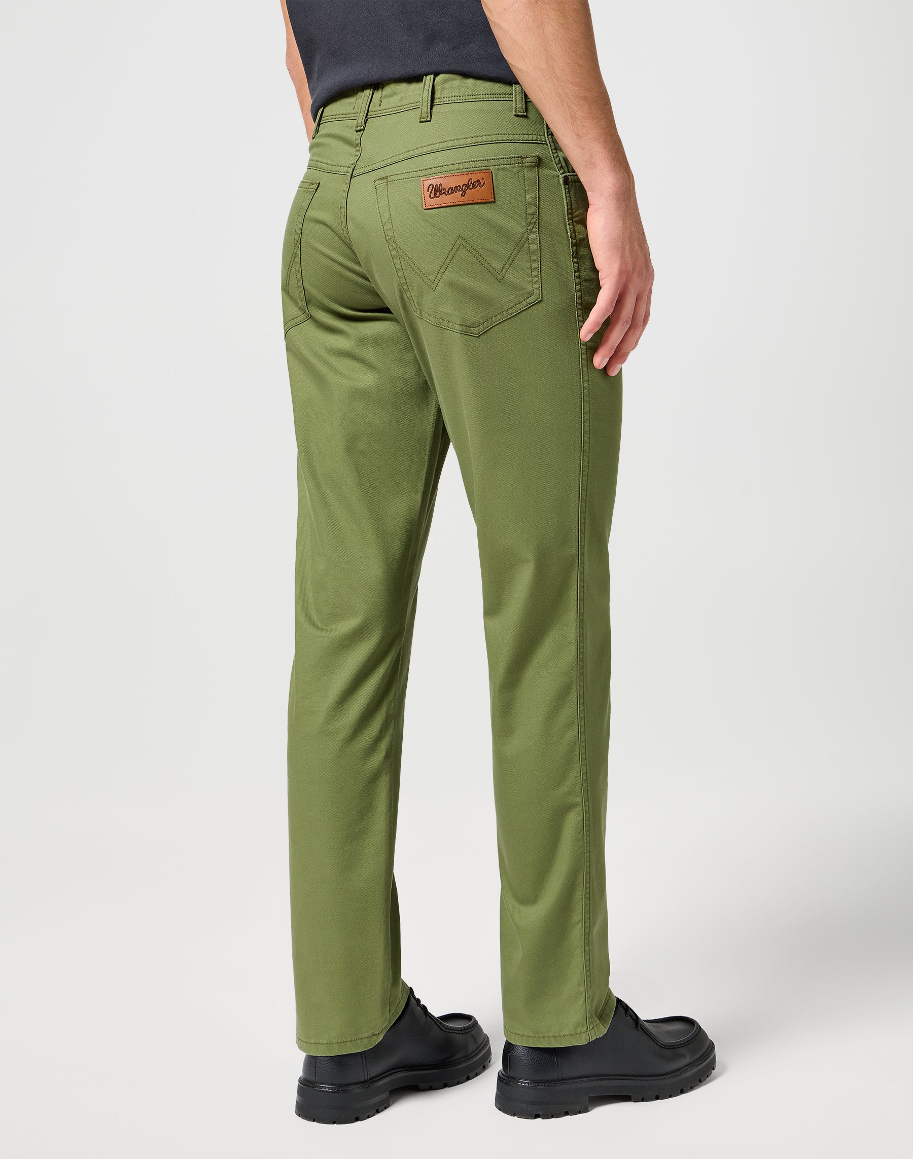 Texas in Dusty Olive Pantalon Wrangler   